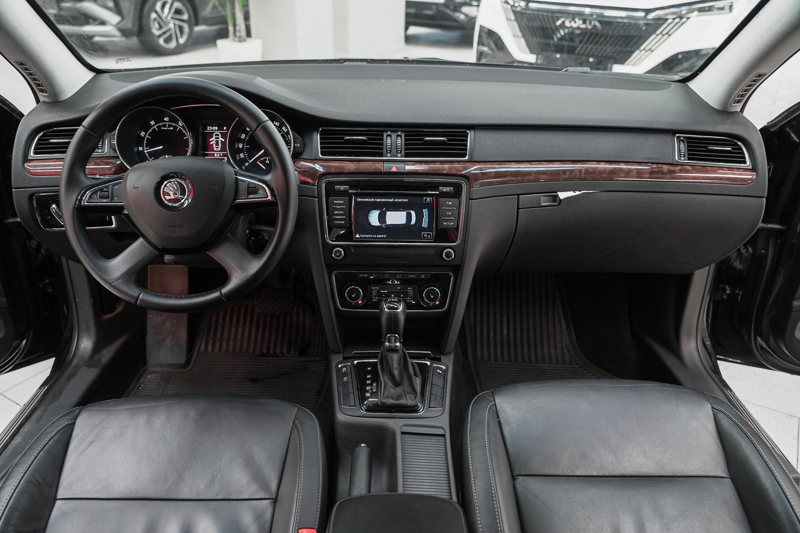 Skoda Superb 2014, черный, ДЦ Орехово