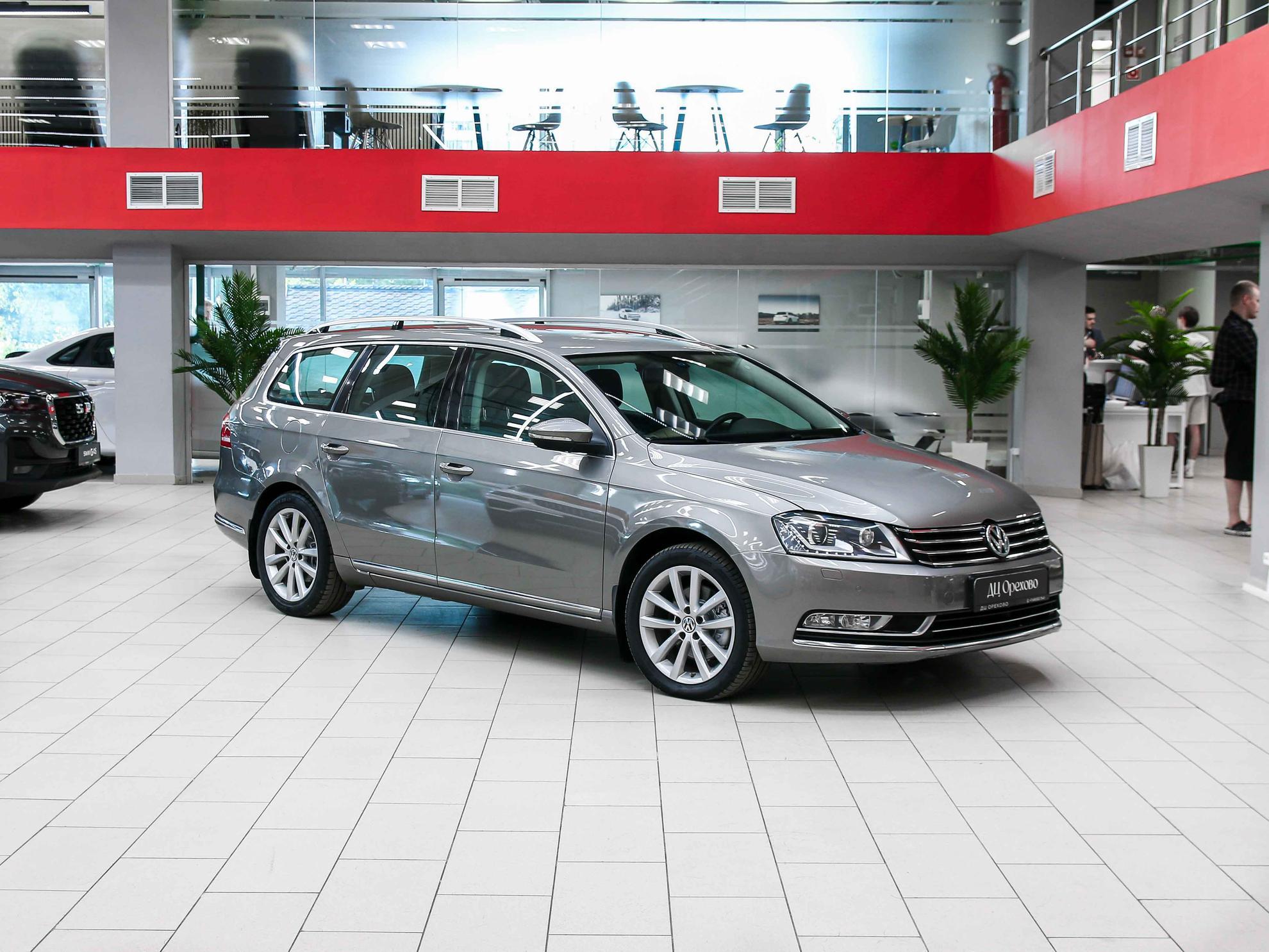 Volkswagen Passat 2012, бежевый, ДЦ Орехово