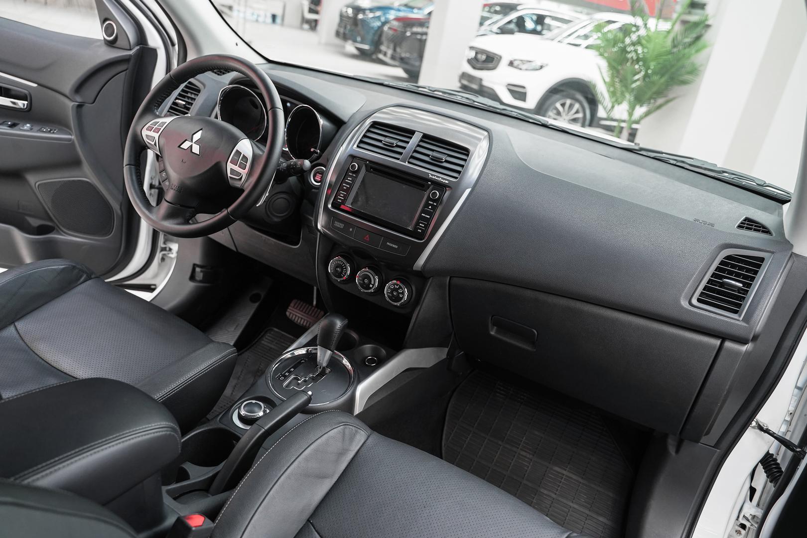 Mitsubishi ASX 2012, белый, ДЦ Орехово