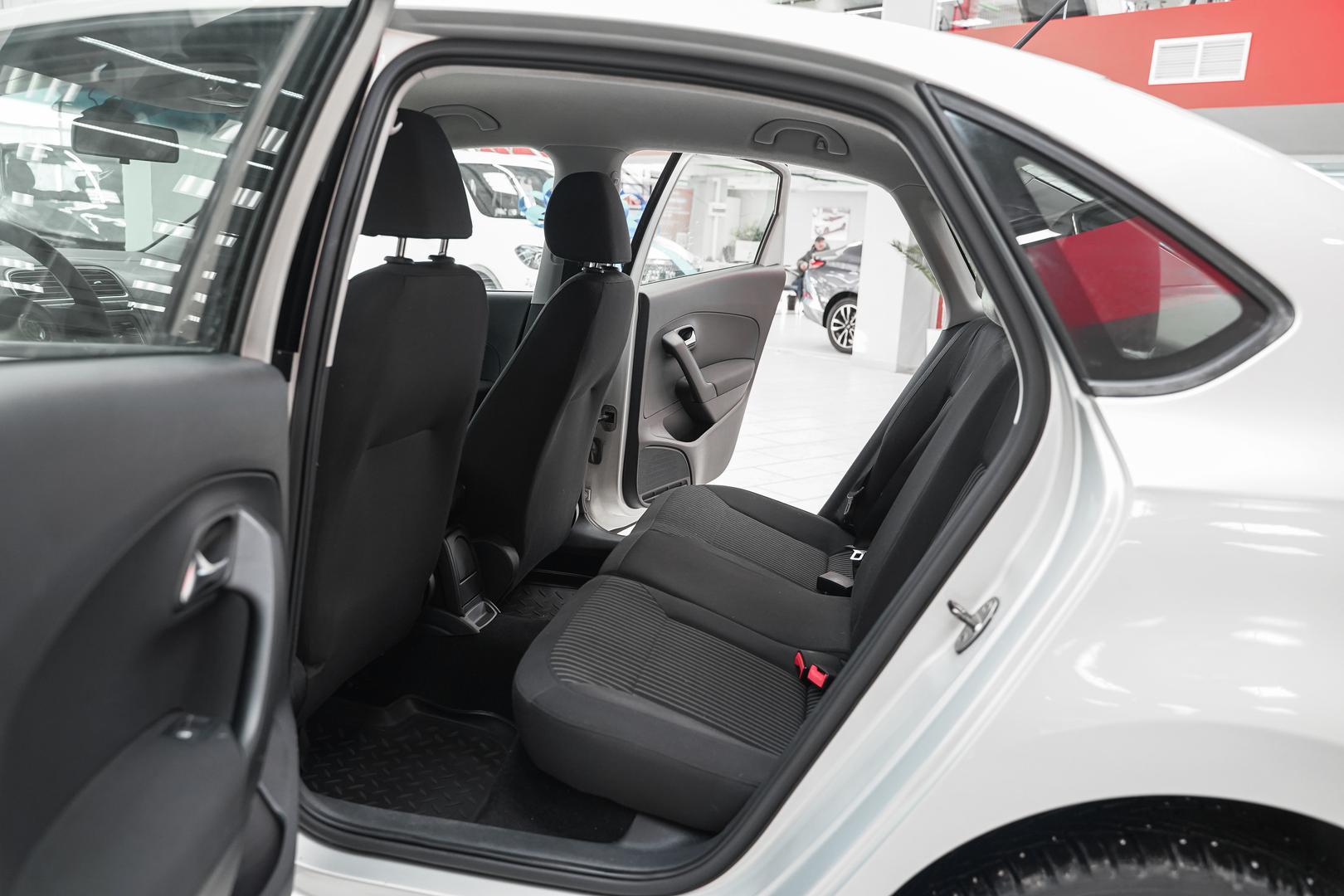 Volkswagen Polo 2010, желтый, ДЦ Орехово