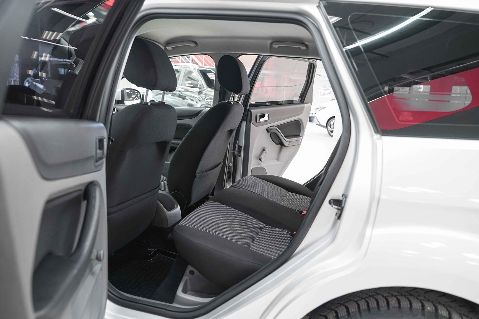 Ford Focus 2011, серебряный, ДЦ Орехово
