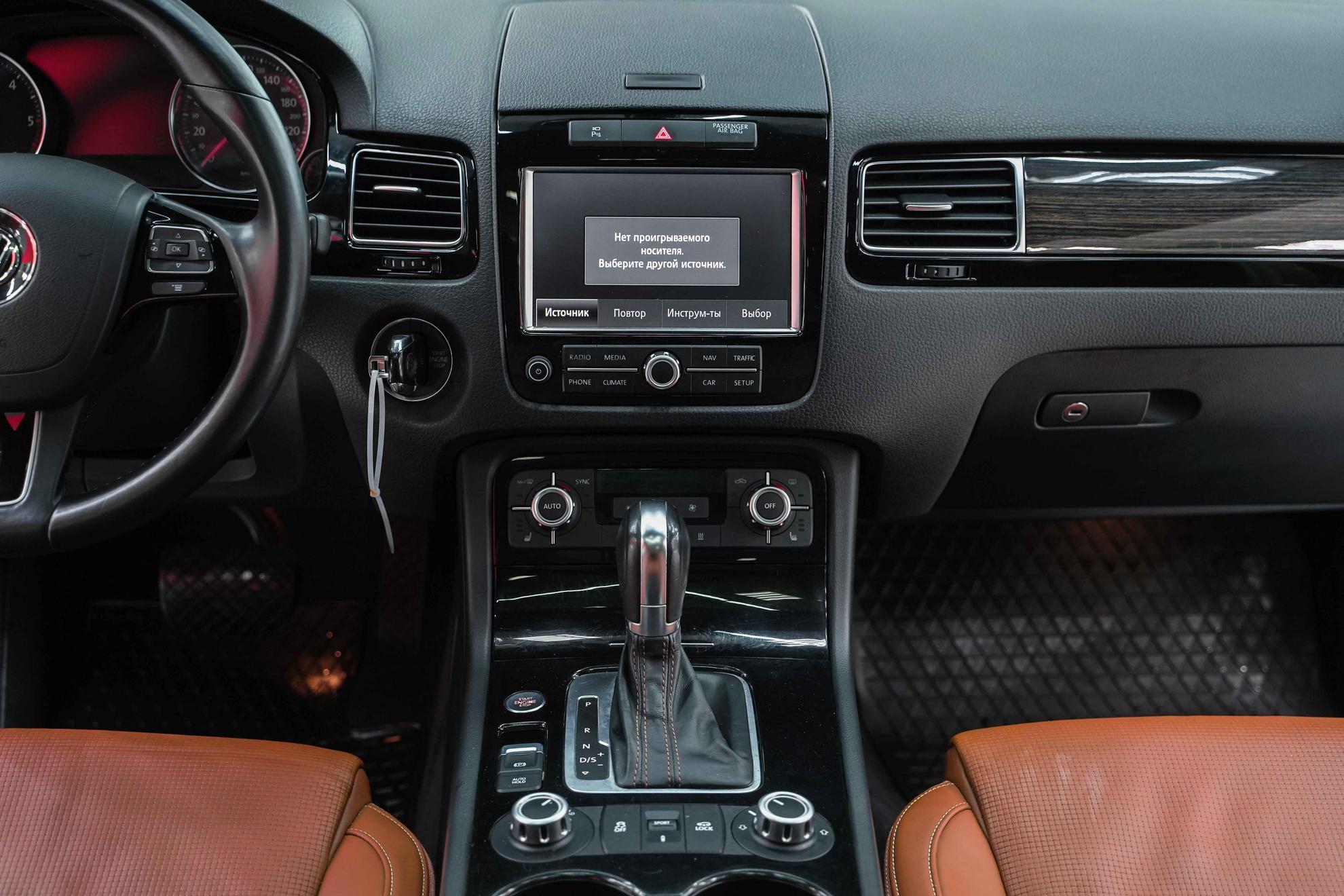 Volkswagen Touareg 2014, коричневый, ДЦ Орехово