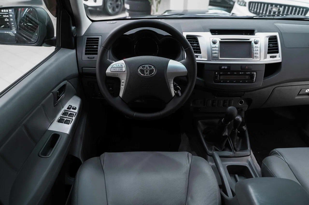 Toyota Hilux 2012, серый, ДЦ Орехово