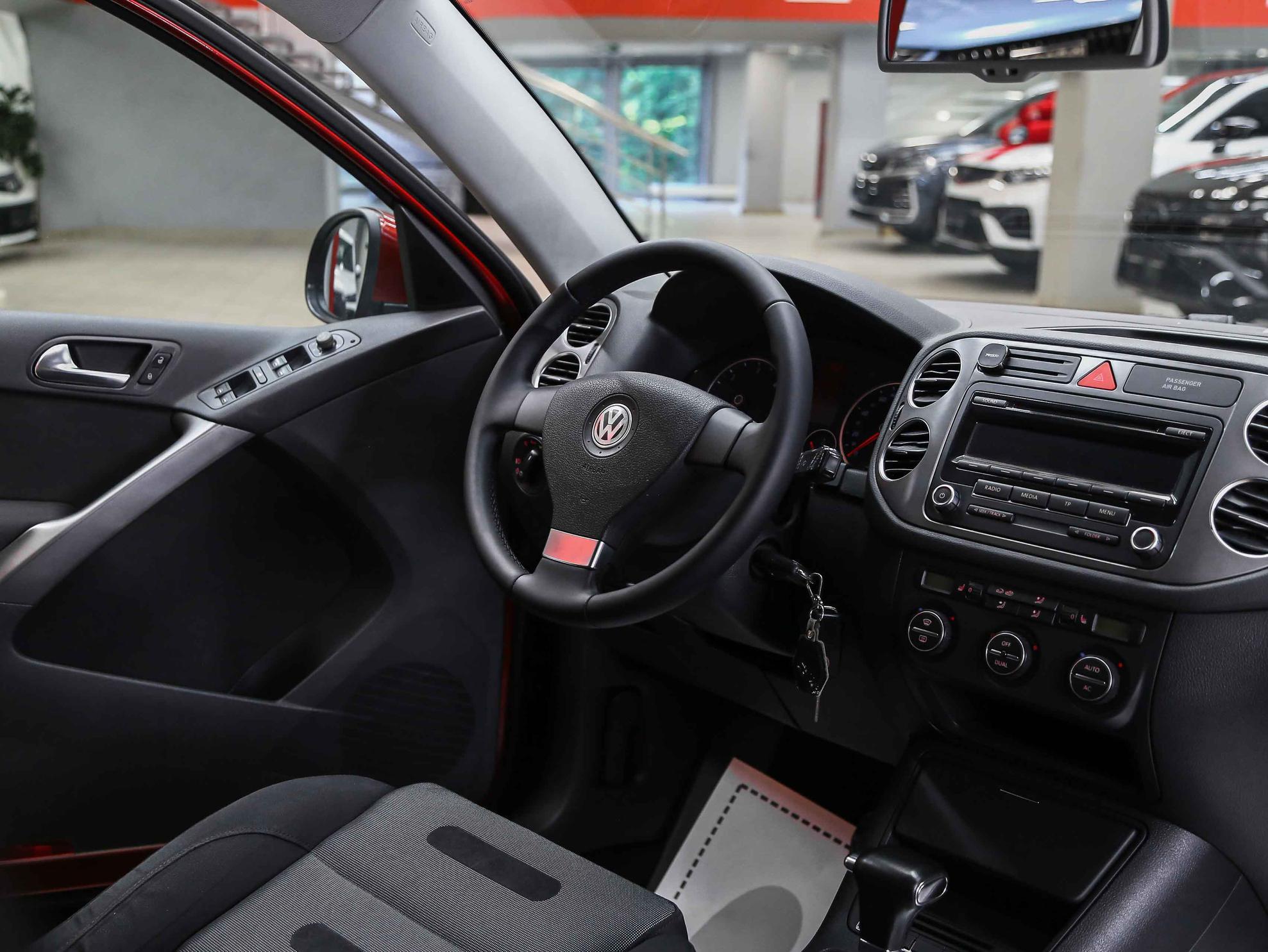 Volkswagen Tiguan 2009, красный, ДЦ Орехово