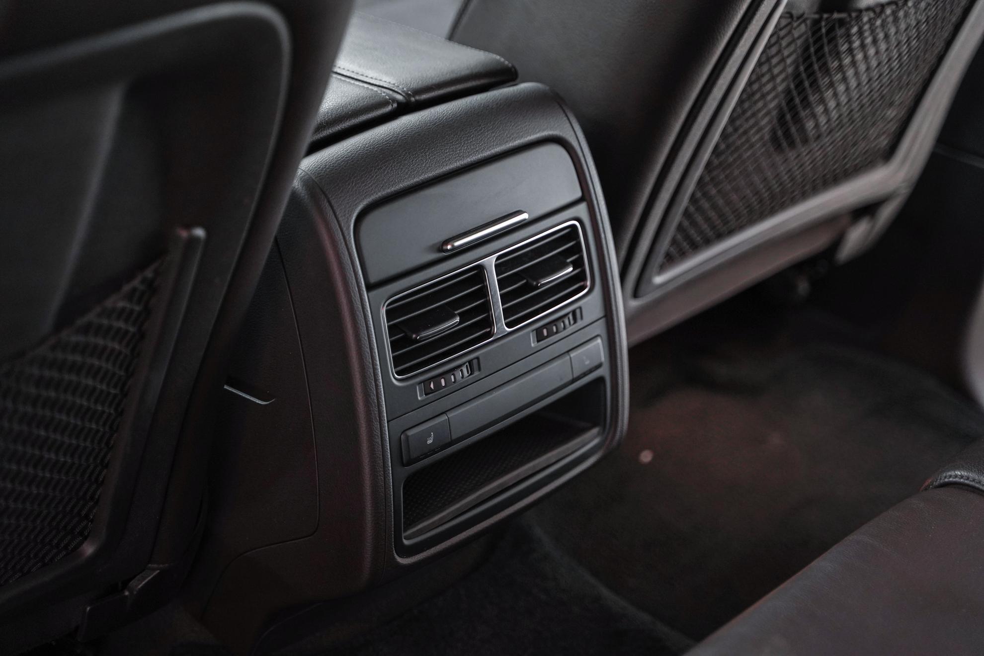 Volkswagen Touareg 2012, черный, ДЦ Орехово