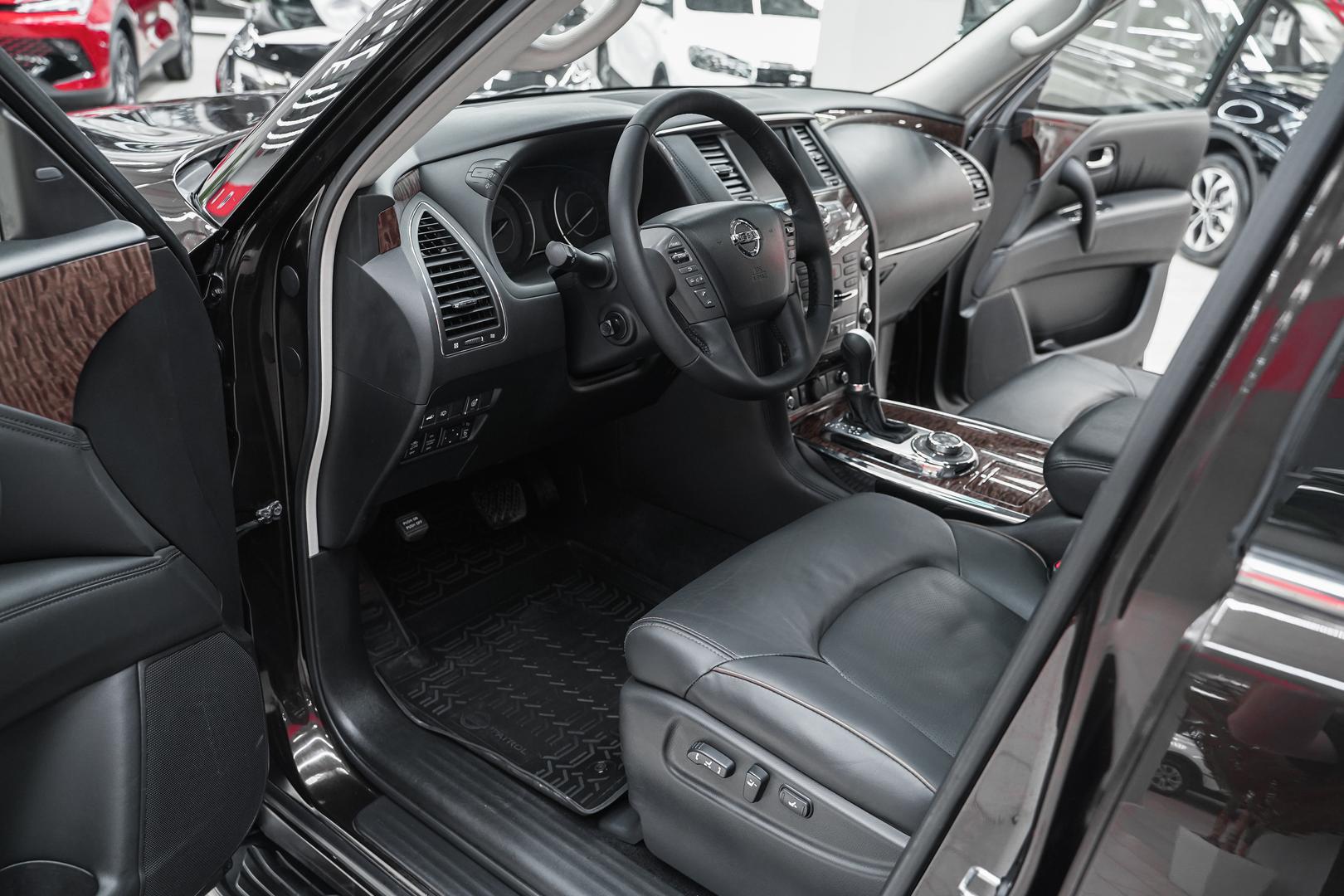 Nissan Patrol 2013, красный, ДЦ Орехово