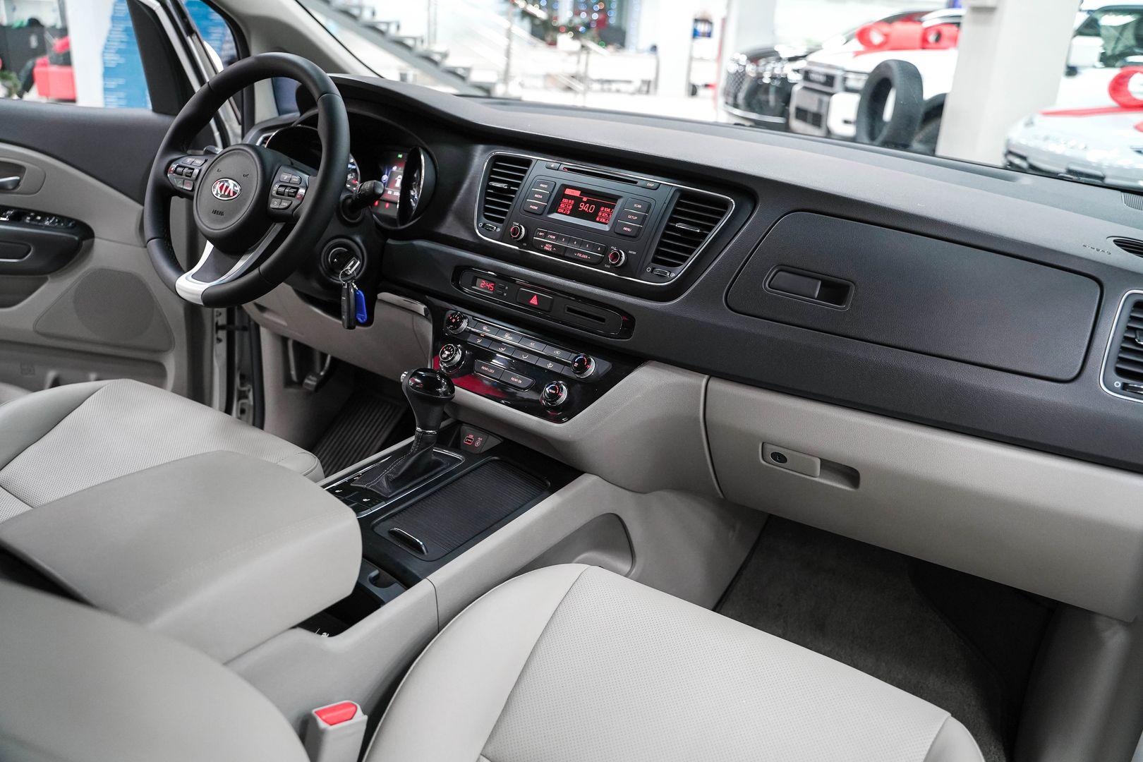 Kia Carnival 2016, белый, ДЦ Орехово