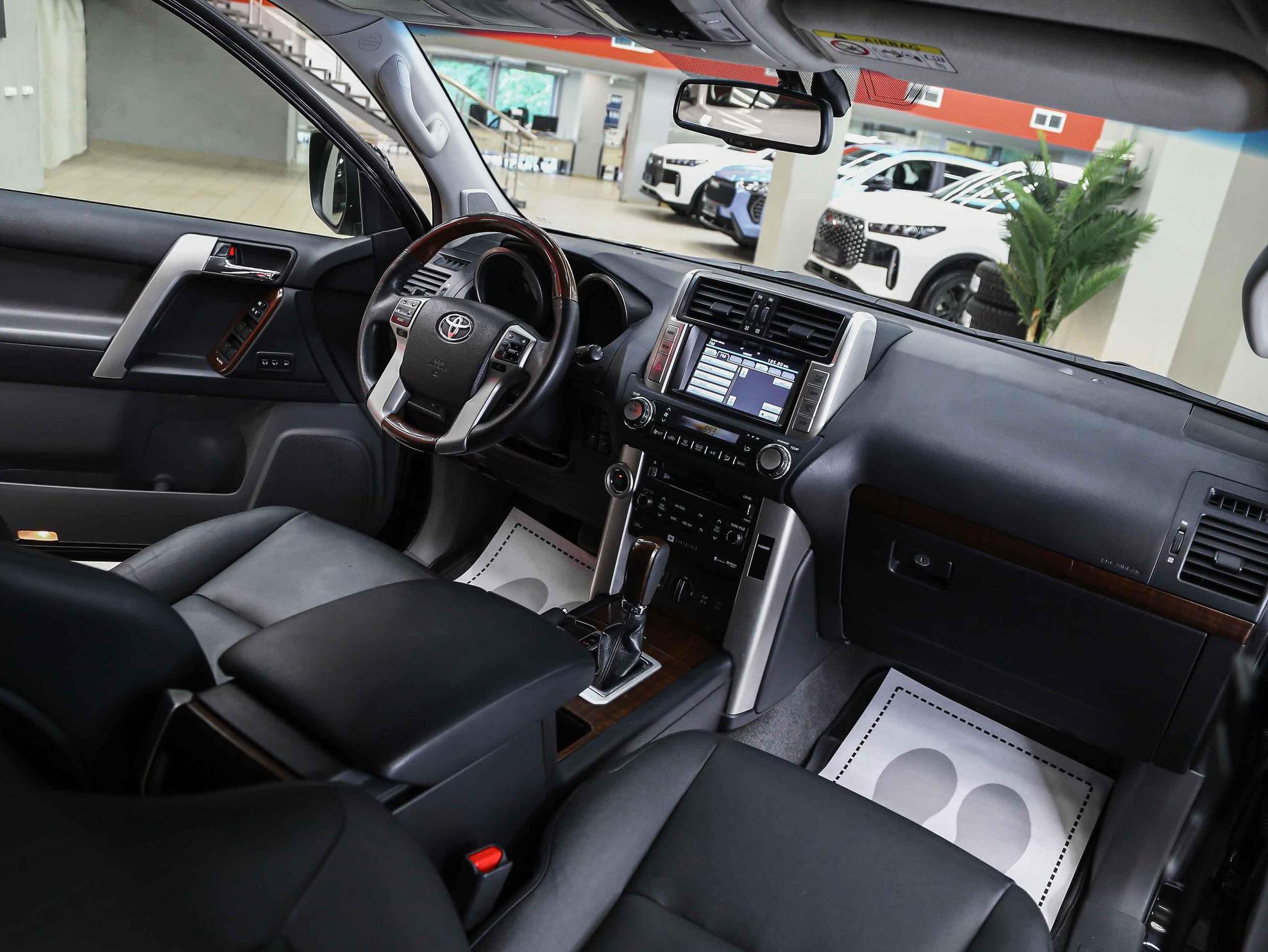Toyota Land Cruiser Prado 2013, черный, ДЦ Орехово