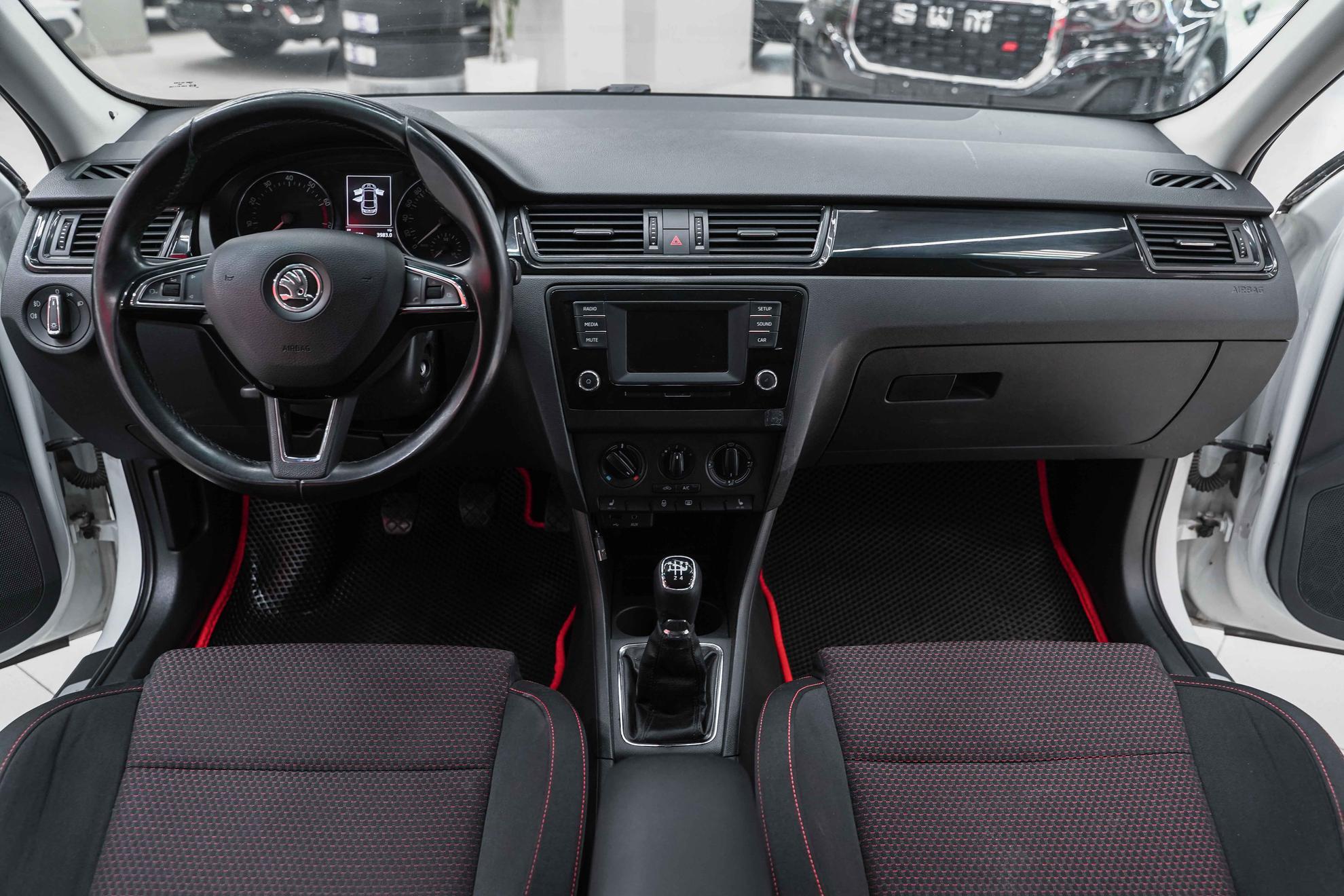 Skoda Rapid 2015, белый, ДЦ Орехово