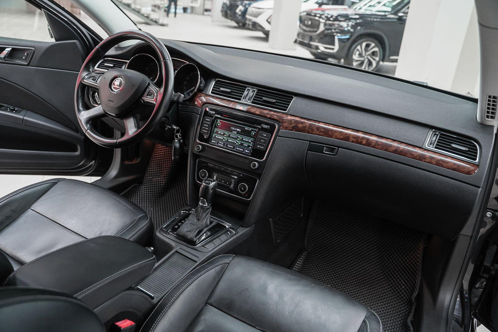 Skoda Superb 2013, черный, ДЦ Орехово