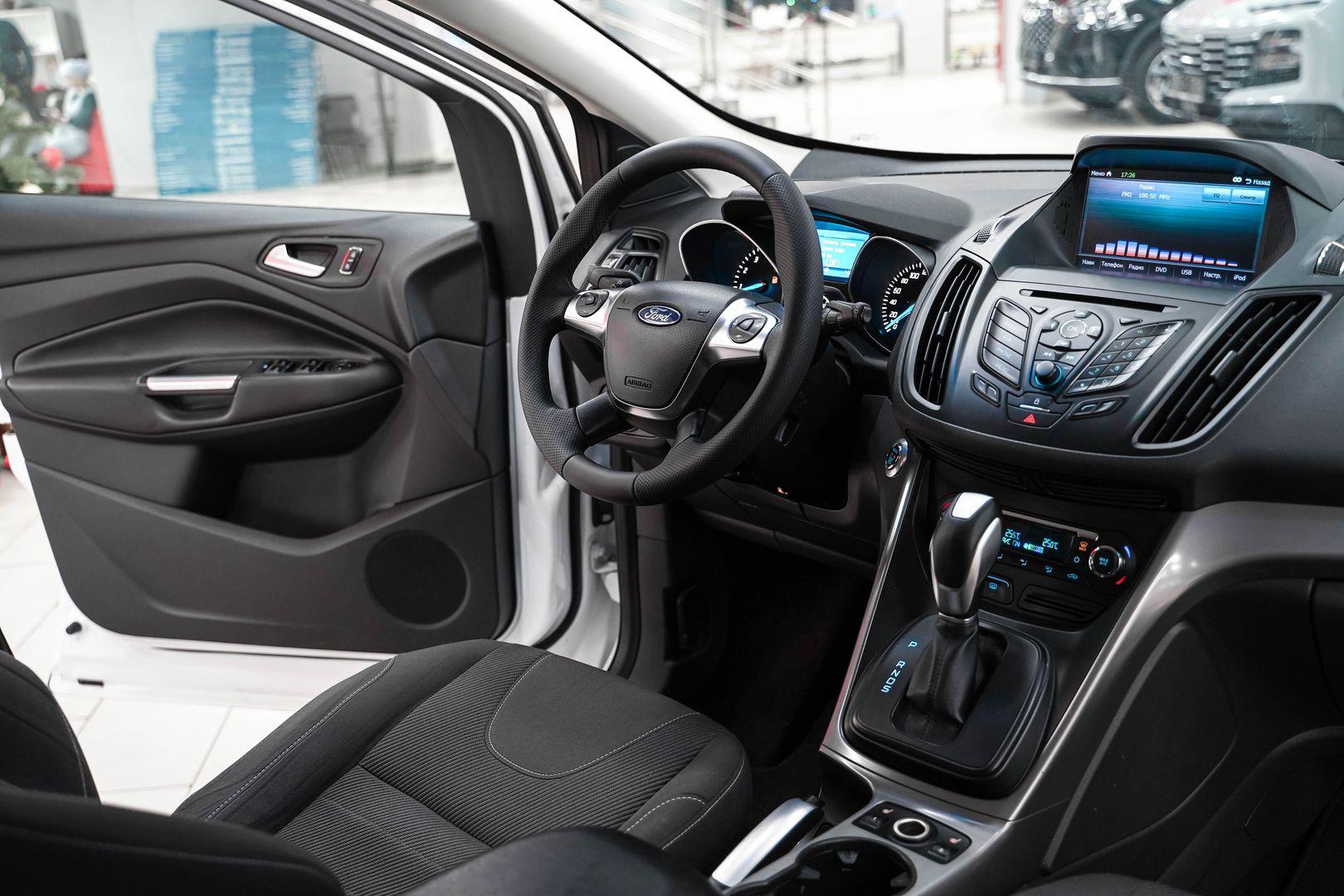 Ford Kuga 2015, белый, ДЦ Орехово