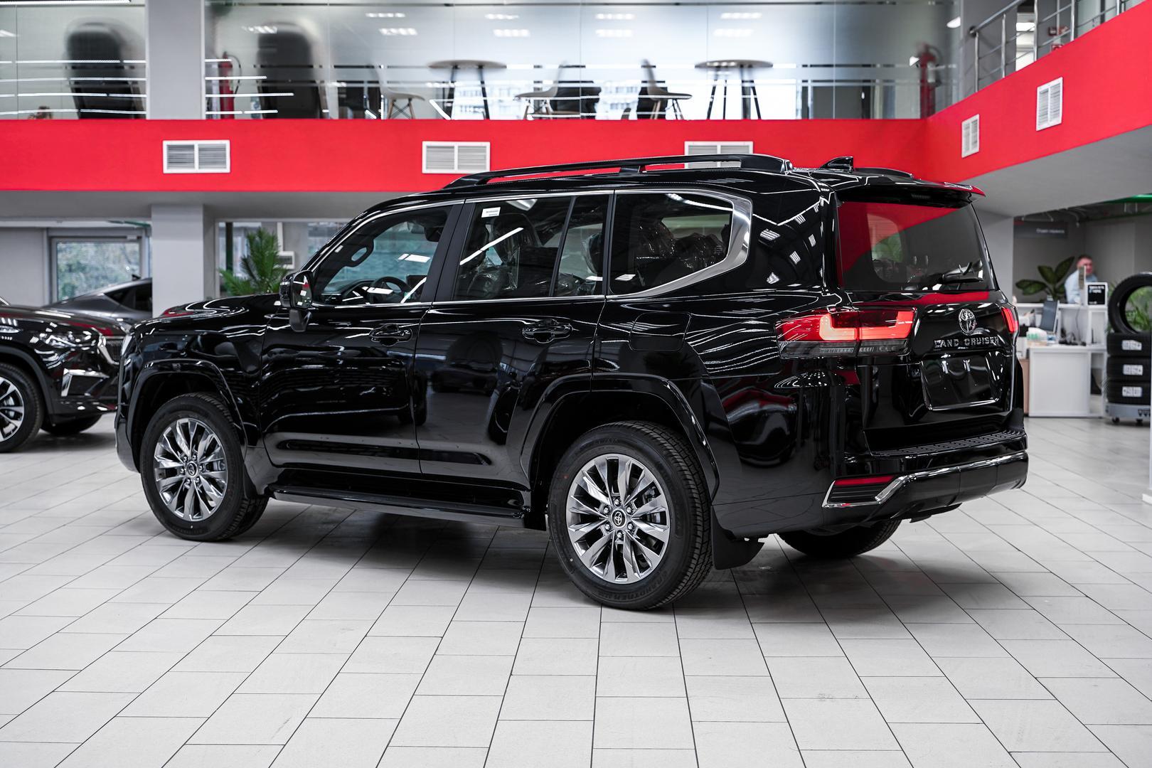Toyota Land Cruiser 2025, черный, ДЦ Орехово