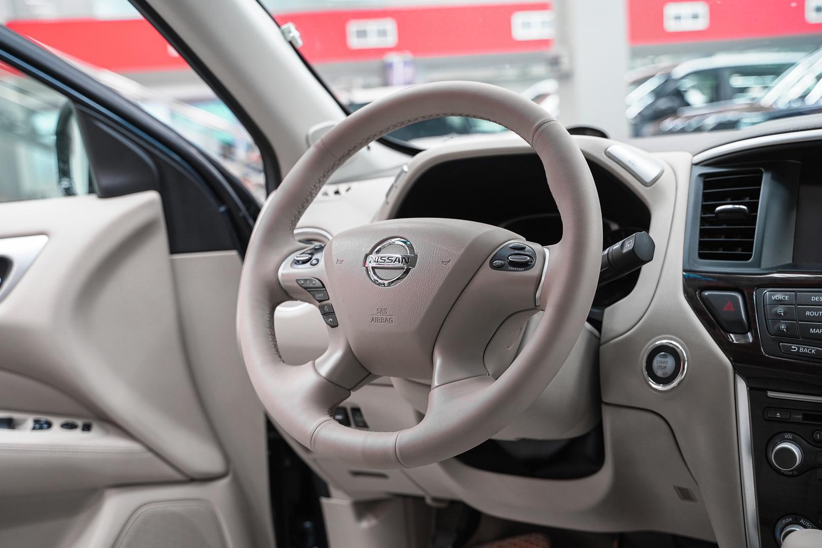 Nissan Pathfinder 2015, синий, ДЦ Орехово