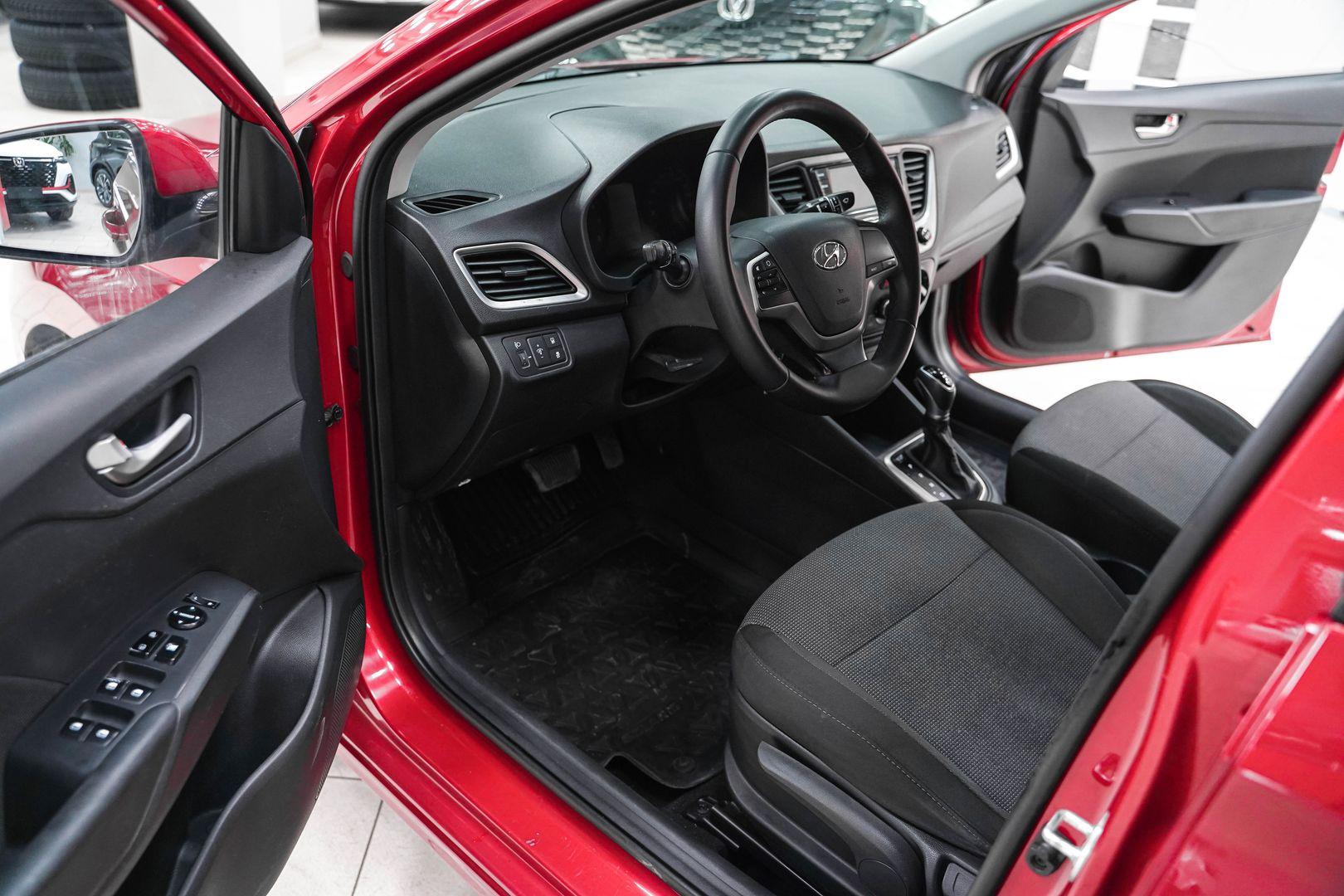 Hyundai Solaris 2018, красный, ДЦ Орехово