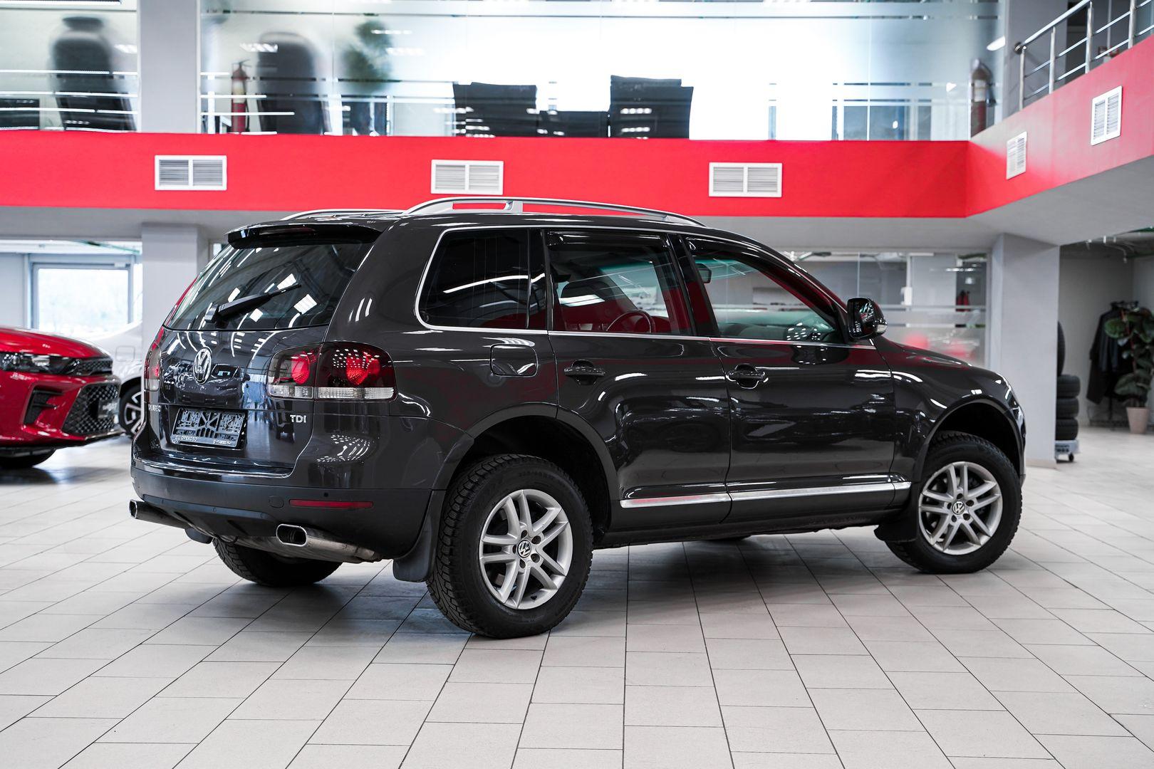 Volkswagen Touareg 2010, серый, ДЦ Орехово