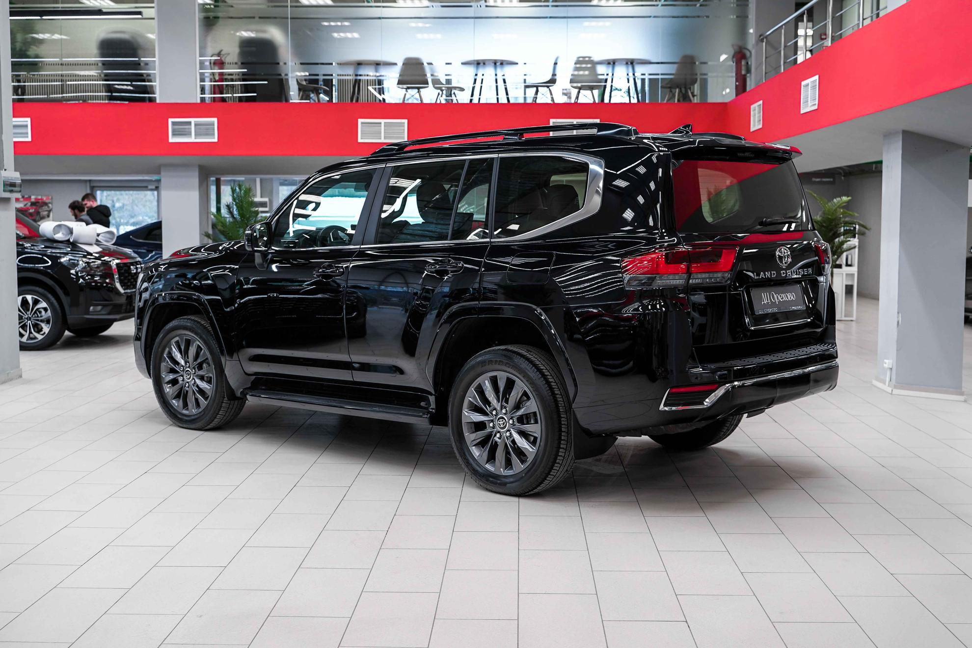 Toyota Land Cruiser 2023, черный, ДЦ Орехово