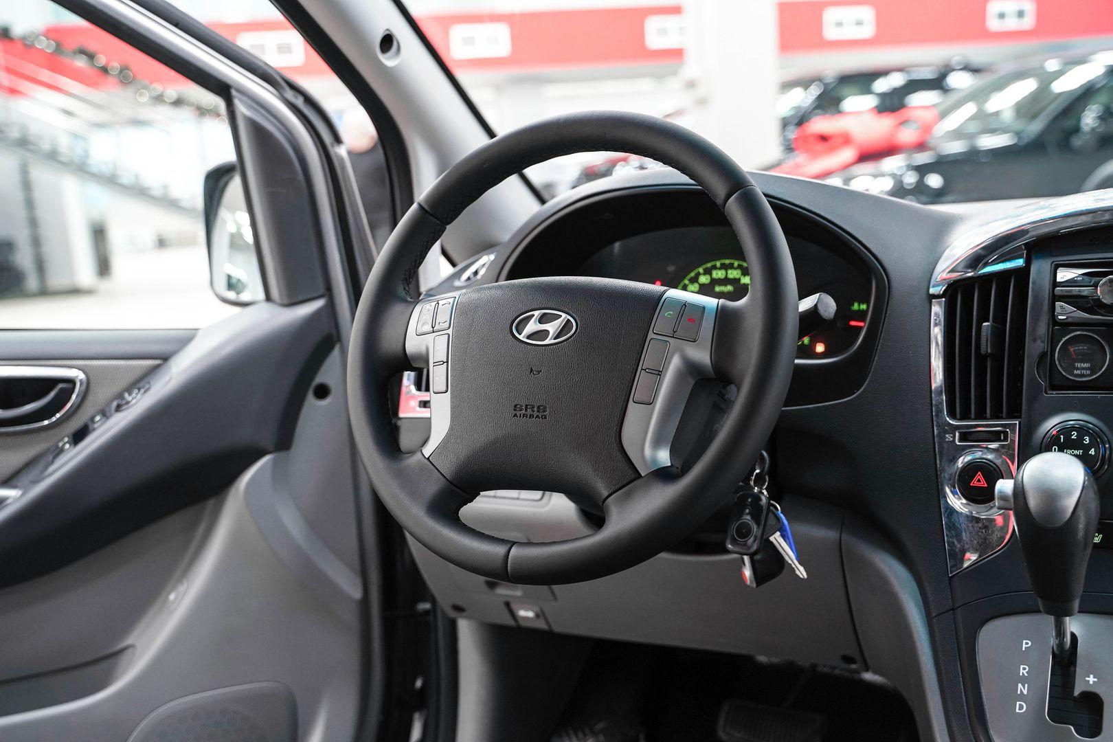 Hyundai Grand Starex 2011, серый, ДЦ Орехово