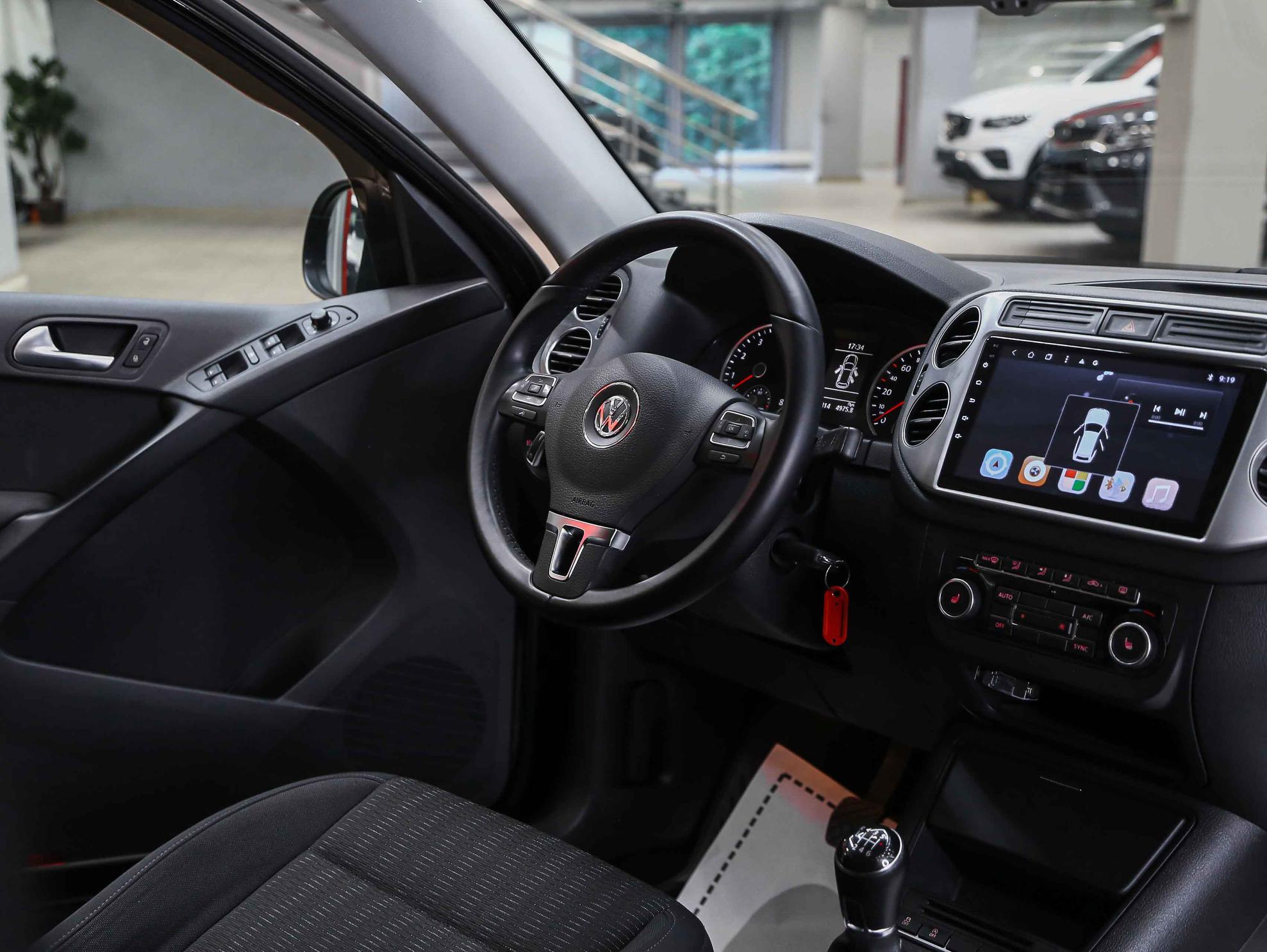 Volkswagen Tiguan 2015, черный, ДЦ Орехово