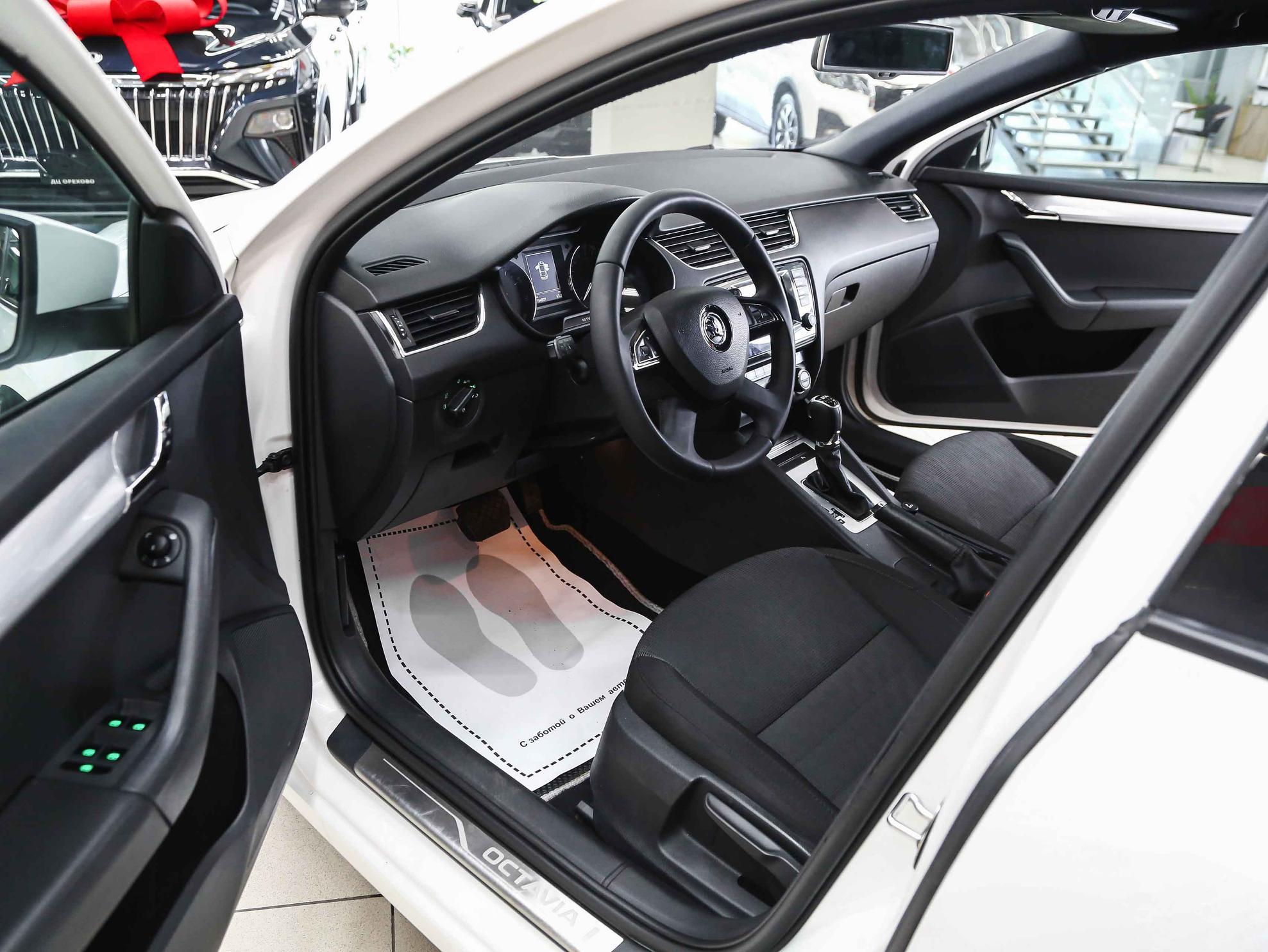 Skoda Octavia 2014, белый, ДЦ Орехово