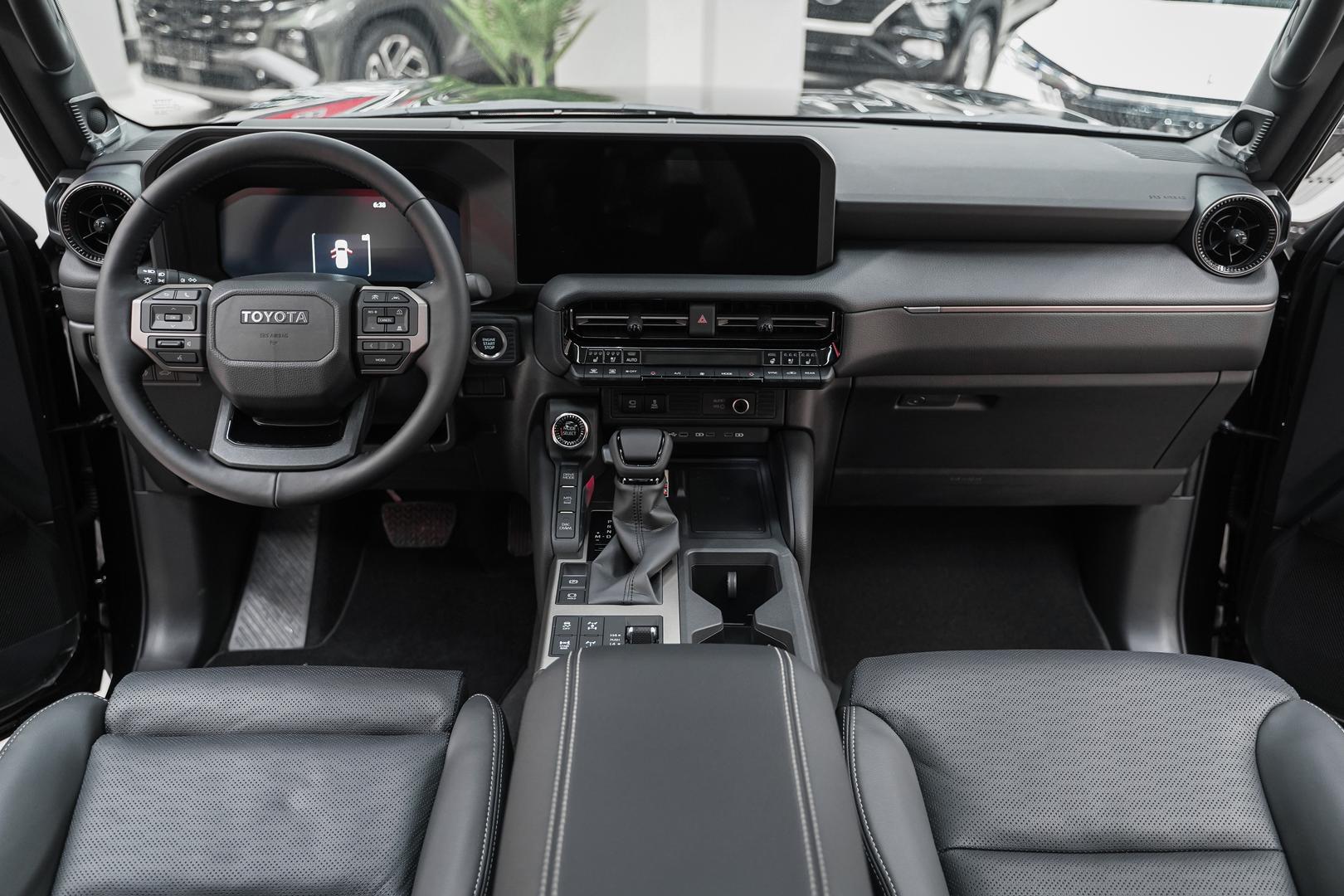 Toyota Land Cruiser Prado 2025, черный, ДЦ Орехово