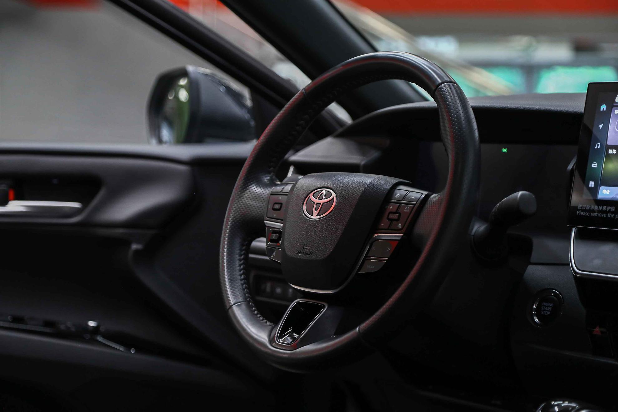 Toyota Camry 2024, черный, ДЦ Орехово