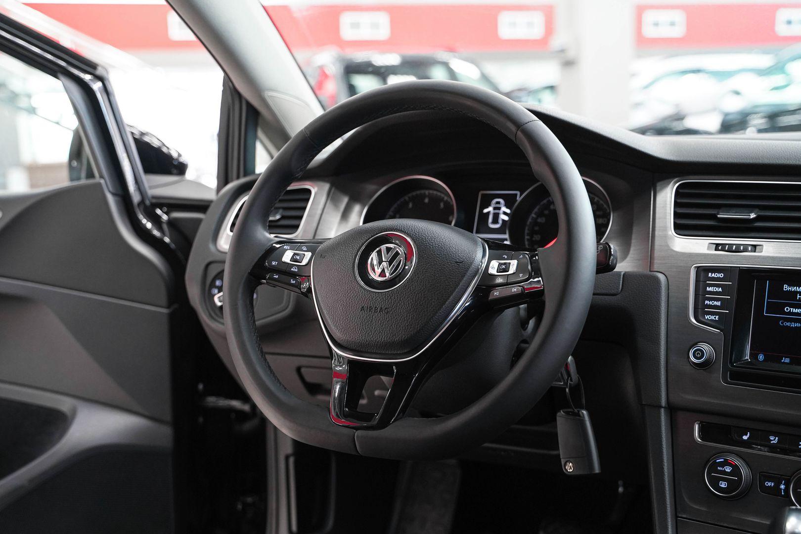Volkswagen Golf 2013, черный, ДЦ Орехово