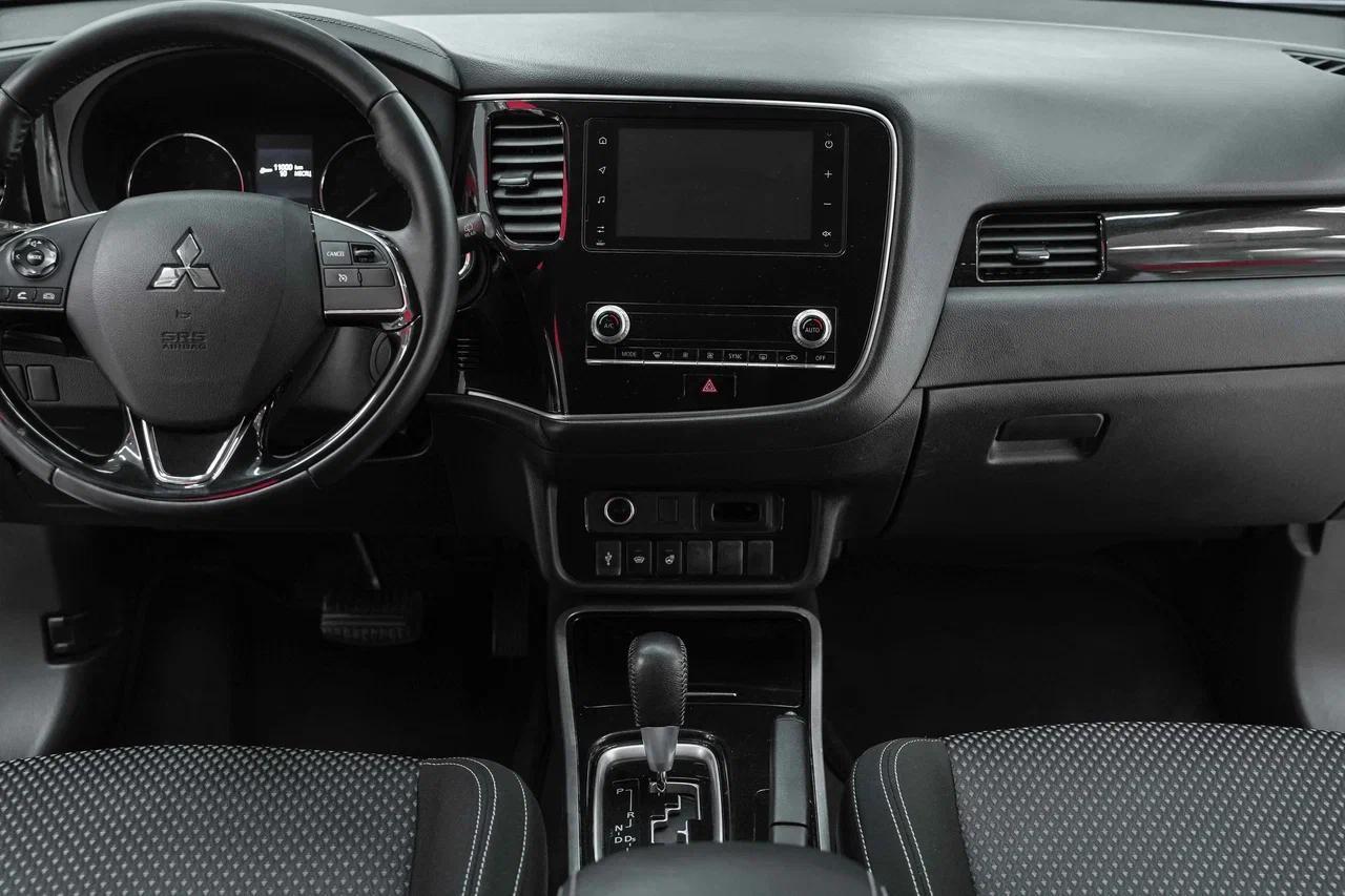 Mitsubishi Outlander 2020, белый, ДЦ Орехово