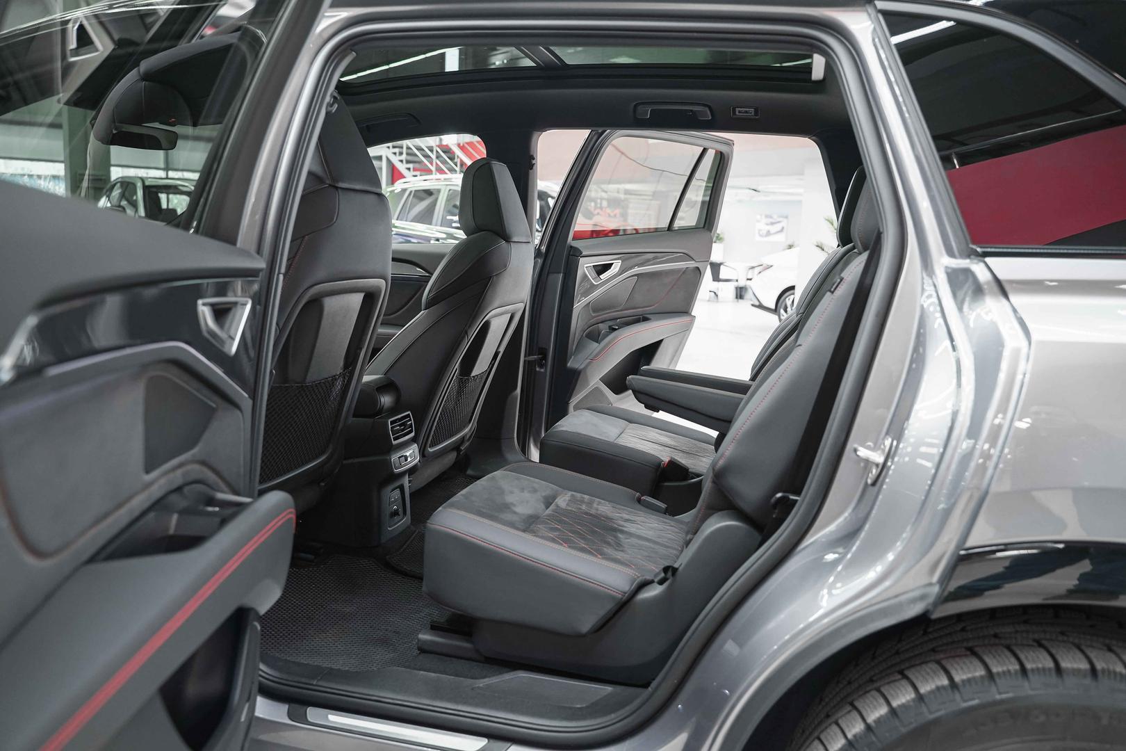 Audi Q5 e-tron 2022, серый, ДЦ Орехово
