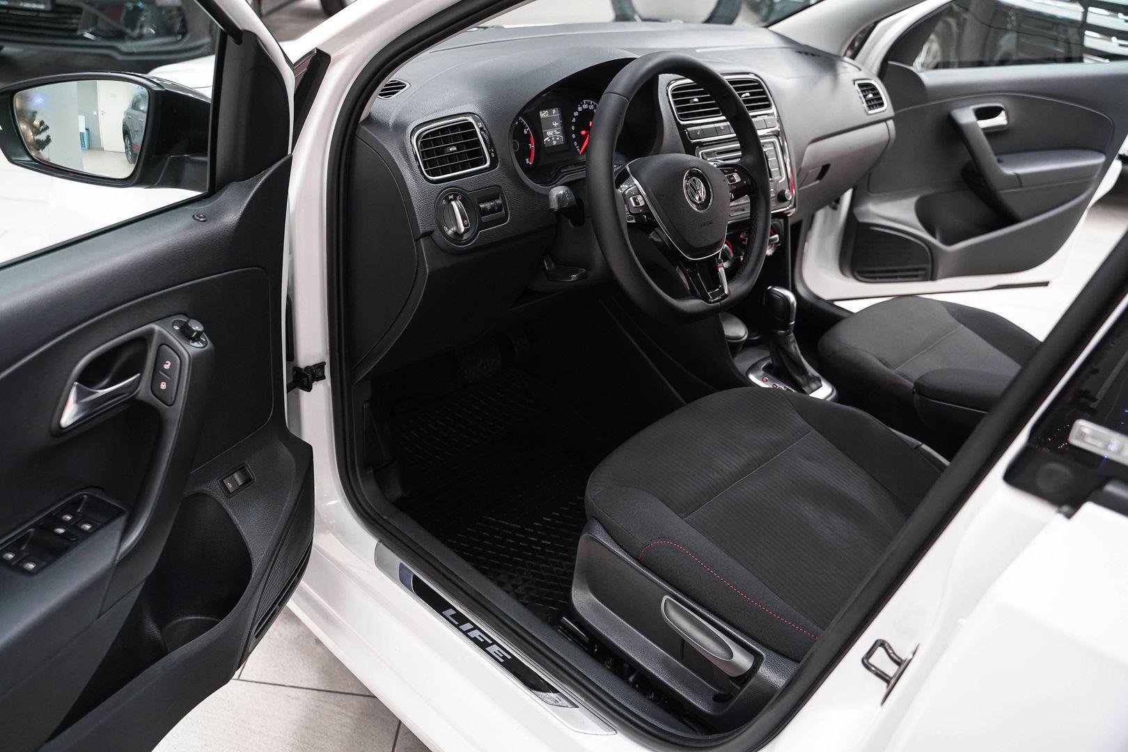Volkswagen Polo 2017, белый, ДЦ Орехово
