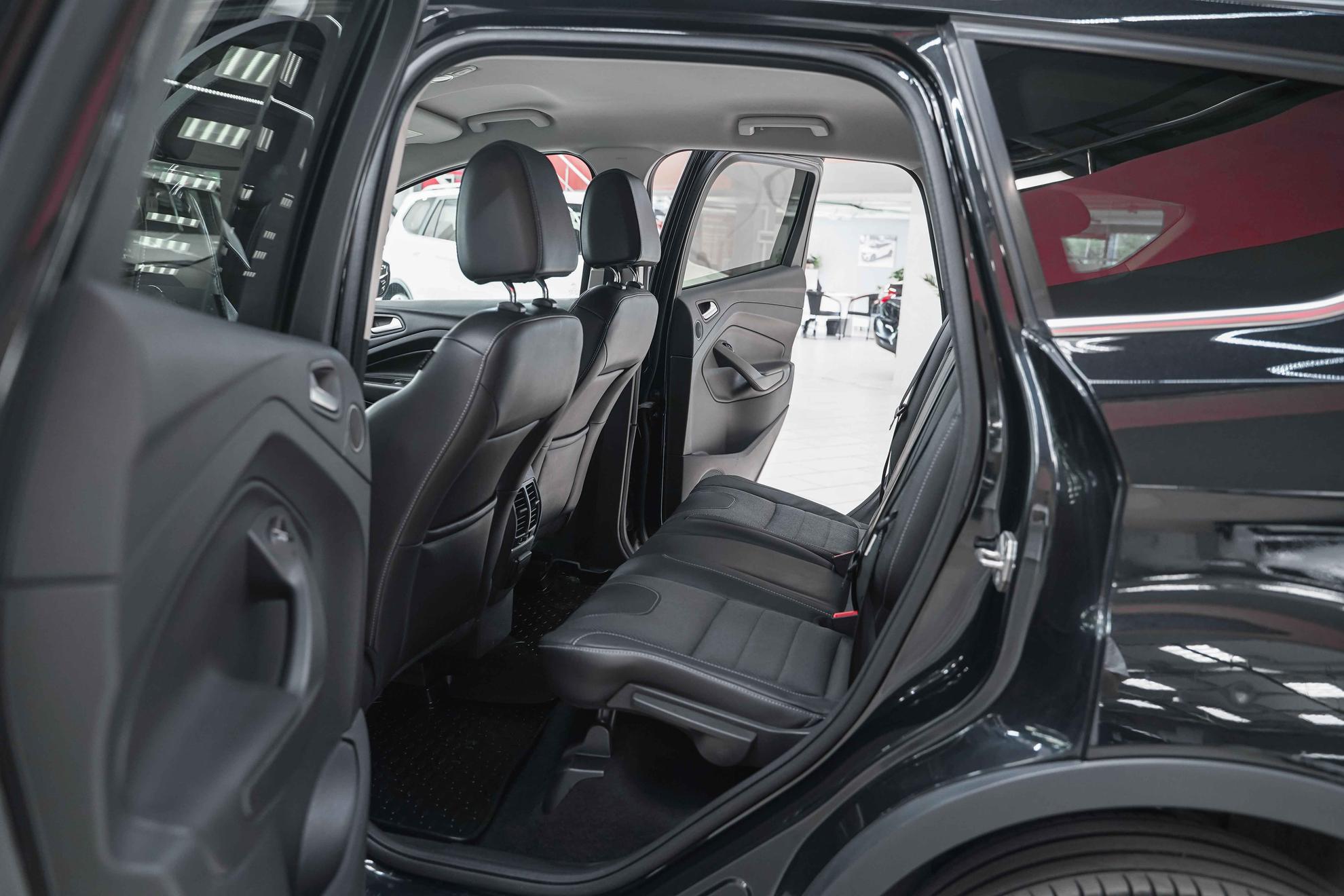 Ford Kuga 2013, черный, ДЦ Орехово