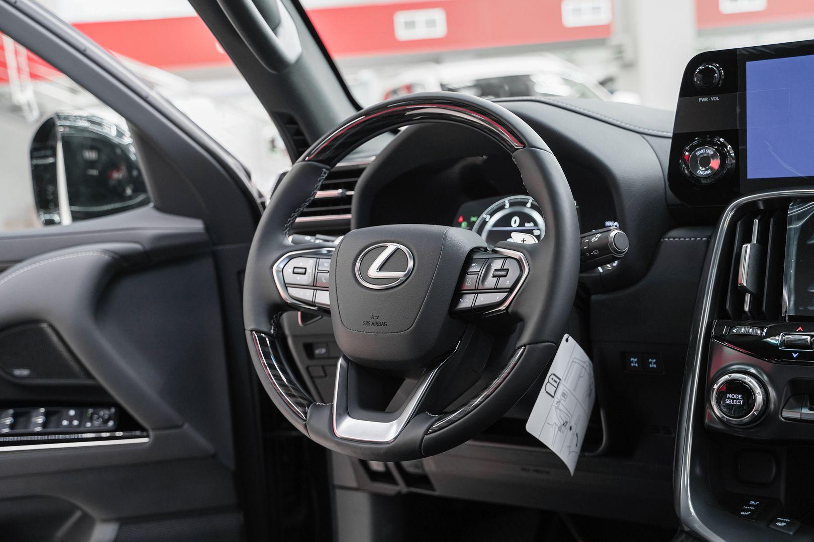 Lexus LX 2024, черный, ДЦ Орехово