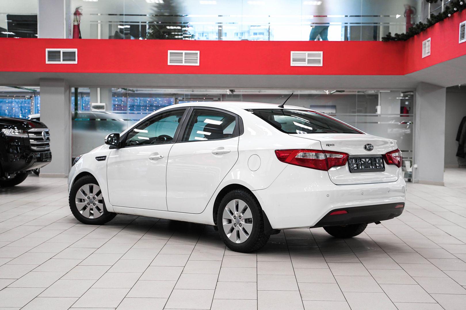 Kia Rio 2013, белый, ДЦ Орехово