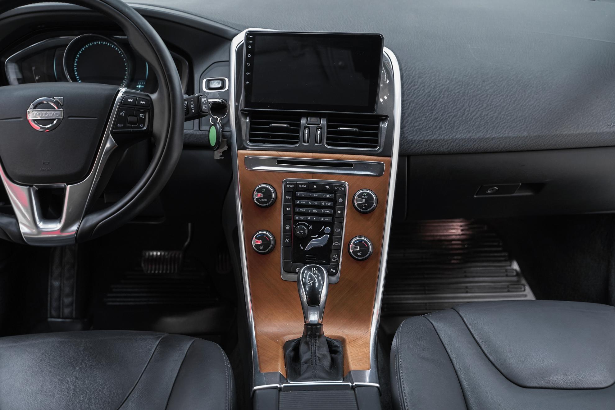 Volvo XC60 2014, белый, ДЦ Орехово