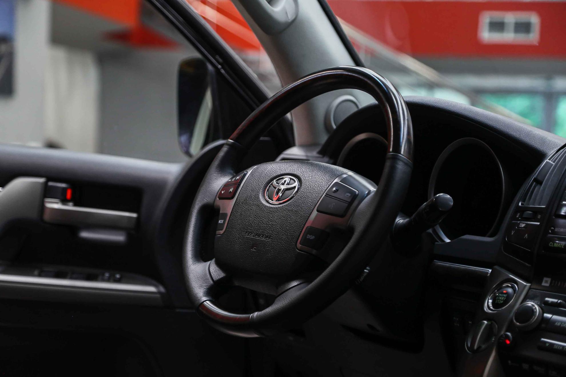 Toyota Land Cruiser 2010, черный, ДЦ Орехово
