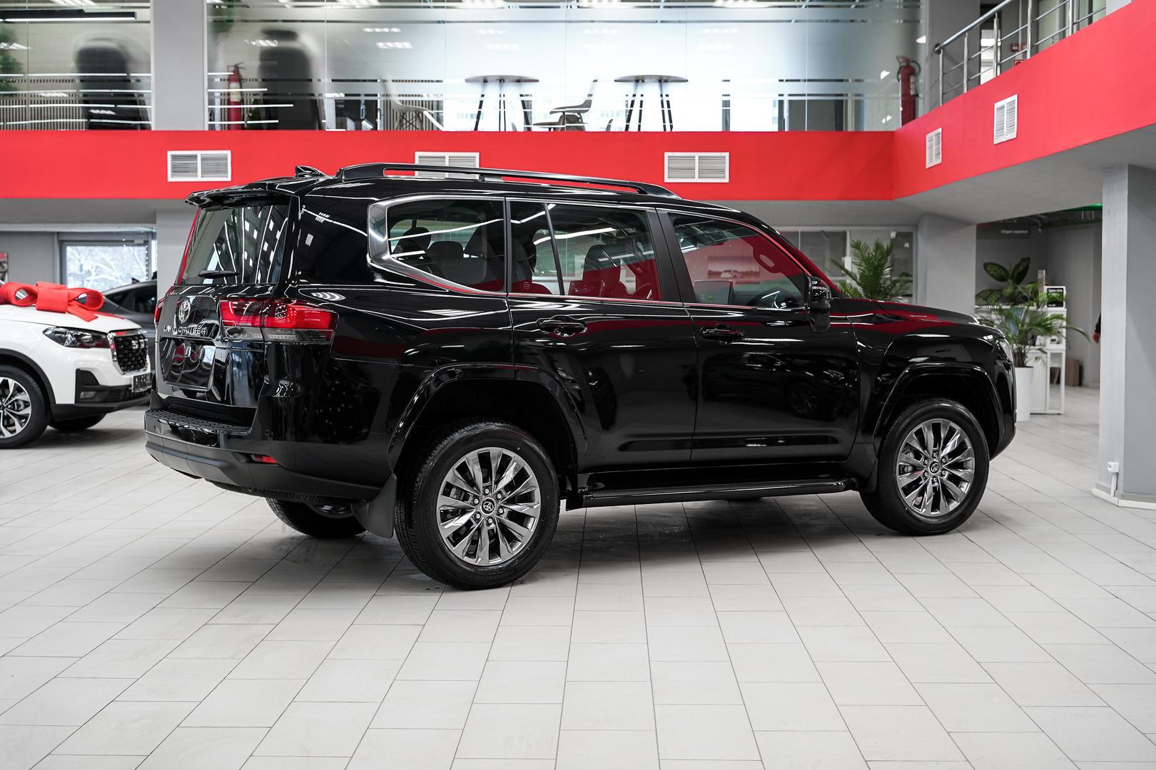 Toyota Land Cruiser 2025, черный, ДЦ Орехово