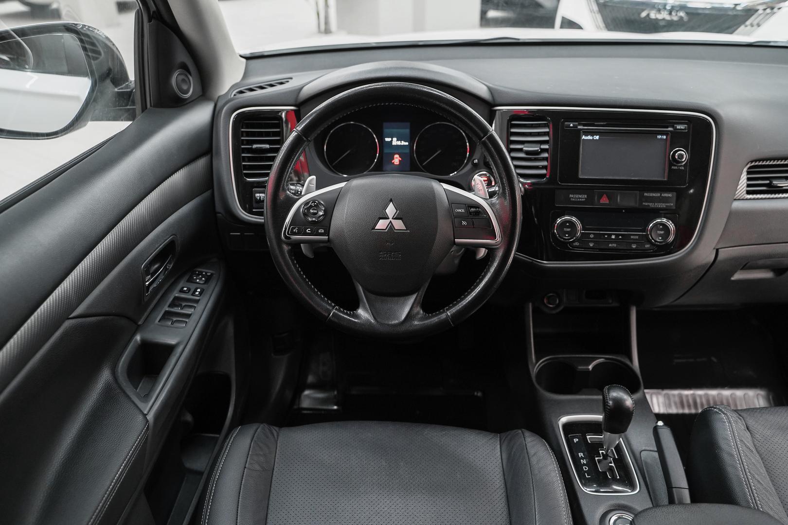 Mitsubishi Outlander 2014, белый, ДЦ Орехово