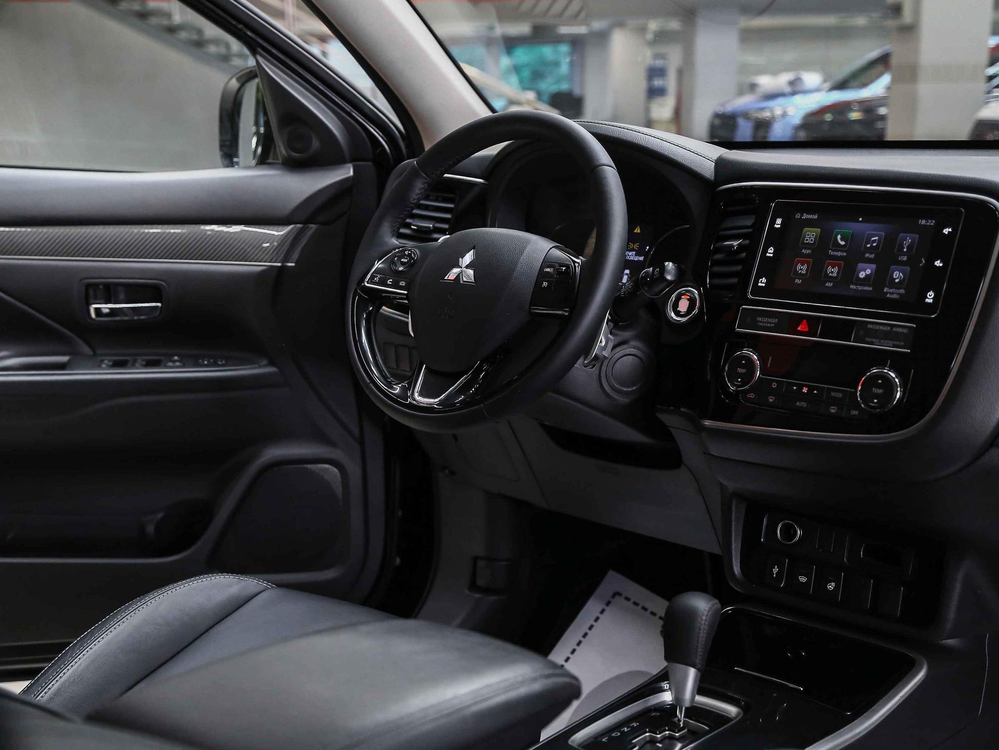 Mitsubishi Outlander 2019, черный, ДЦ Орехово