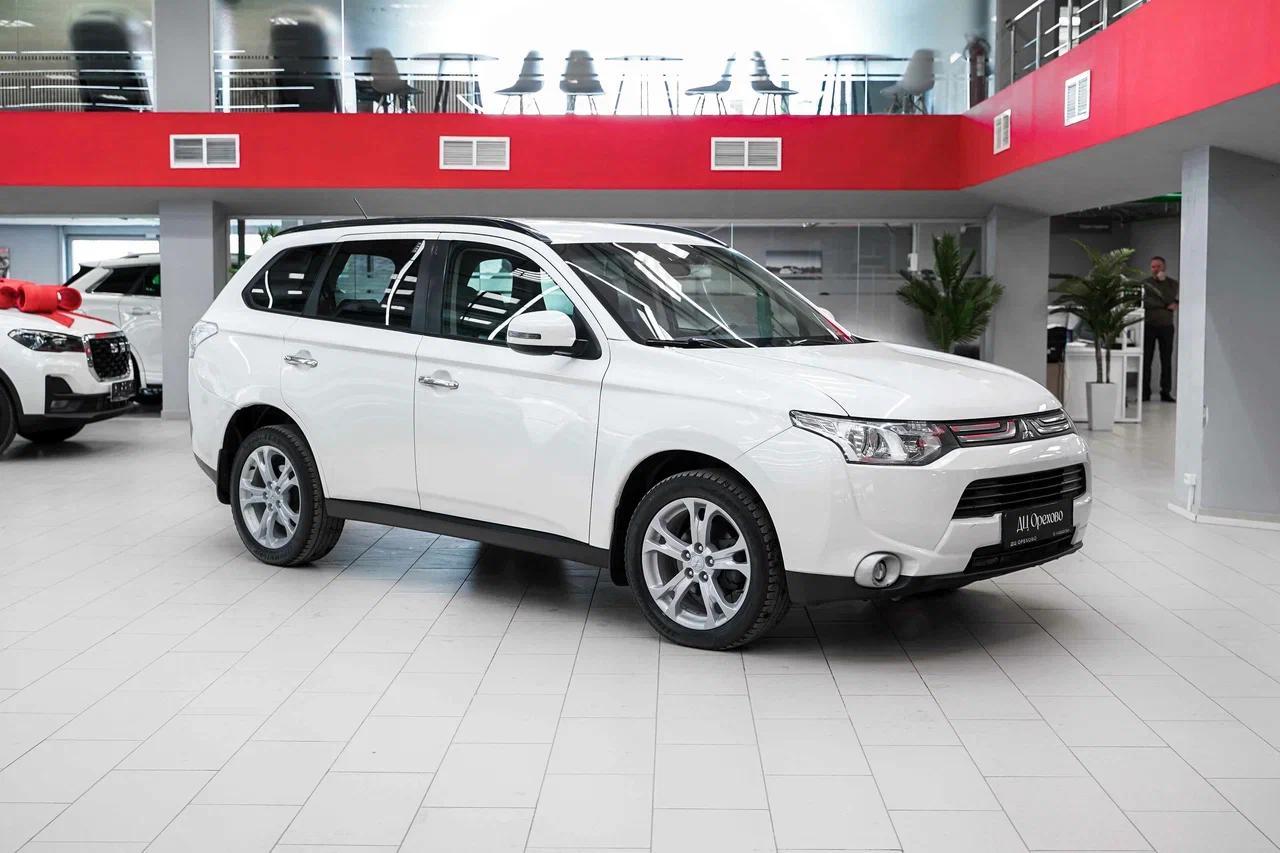 Mitsubishi Outlander 2012, белый, ДЦ Орехово