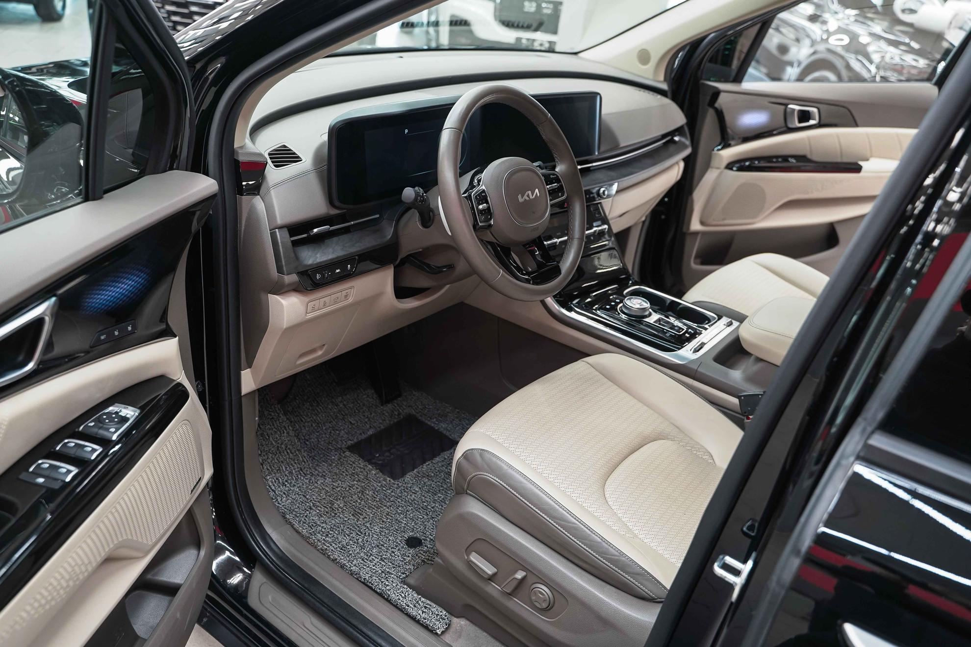 Kia Carnival 2023, черный, ДЦ Орехово