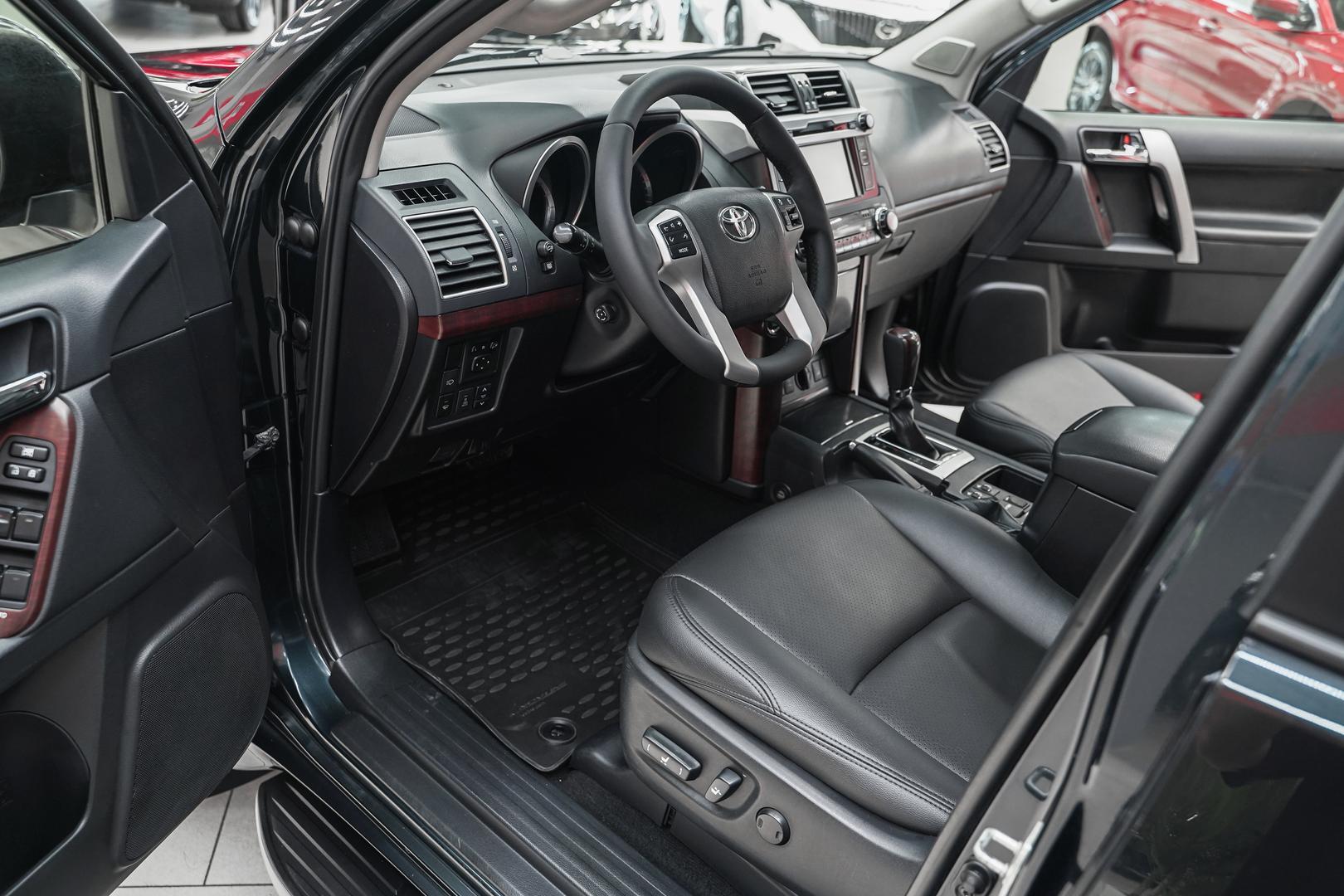 Toyota Land Cruiser Prado 2014, серый, ДЦ Орехово