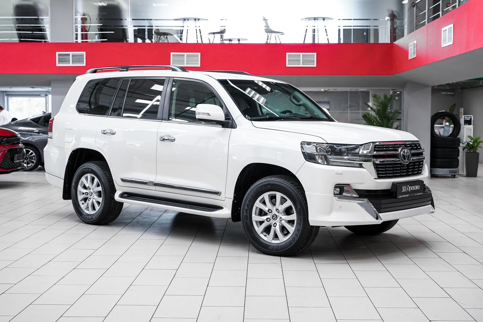 Toyota Land Cruiser 2016, белый, ДЦ Орехово