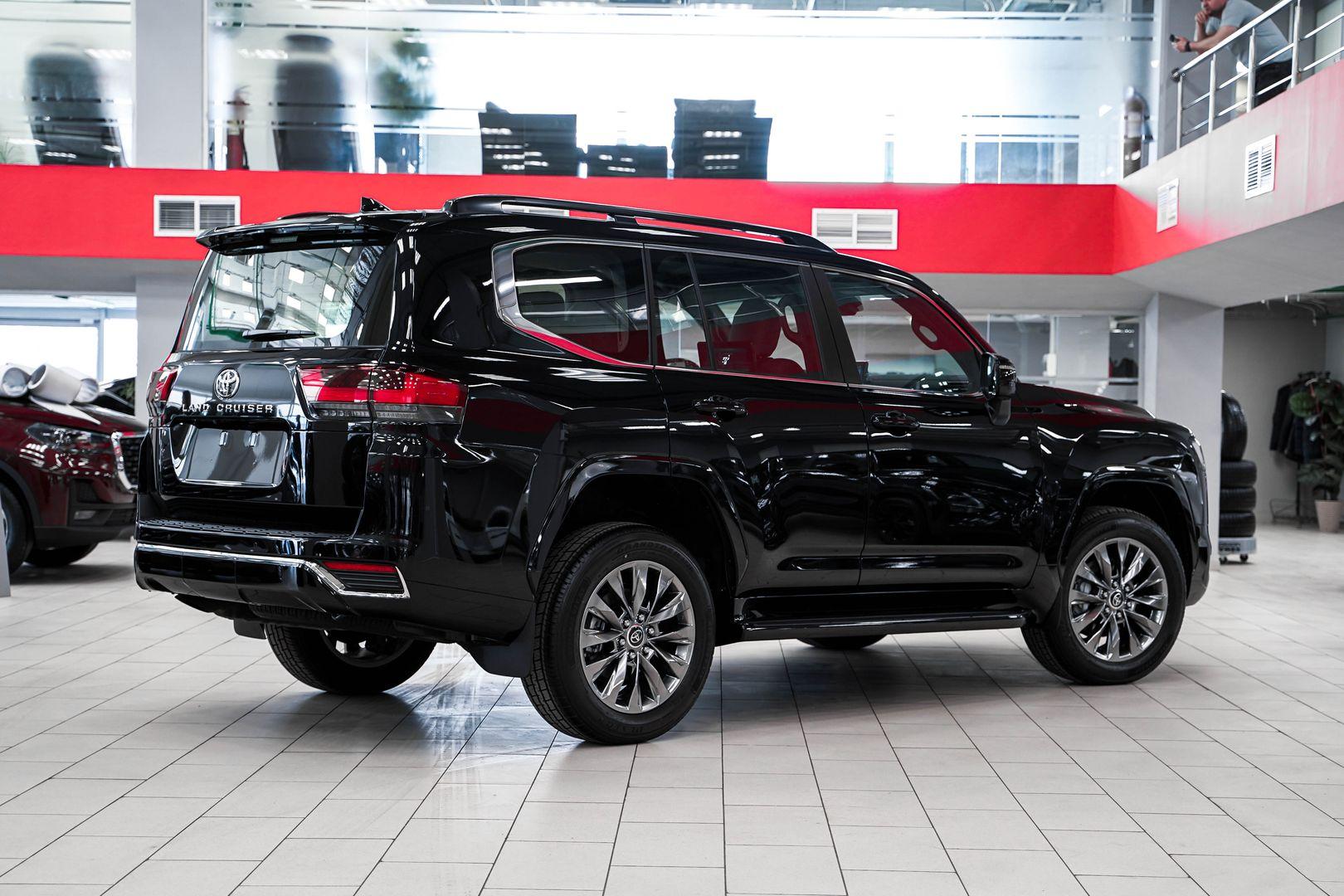 Toyota Land Cruiser 2024, черный, ДЦ Орехово
