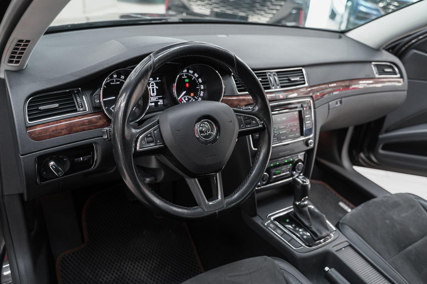 Skoda Superb 2014, коричневый, ДЦ Орехово