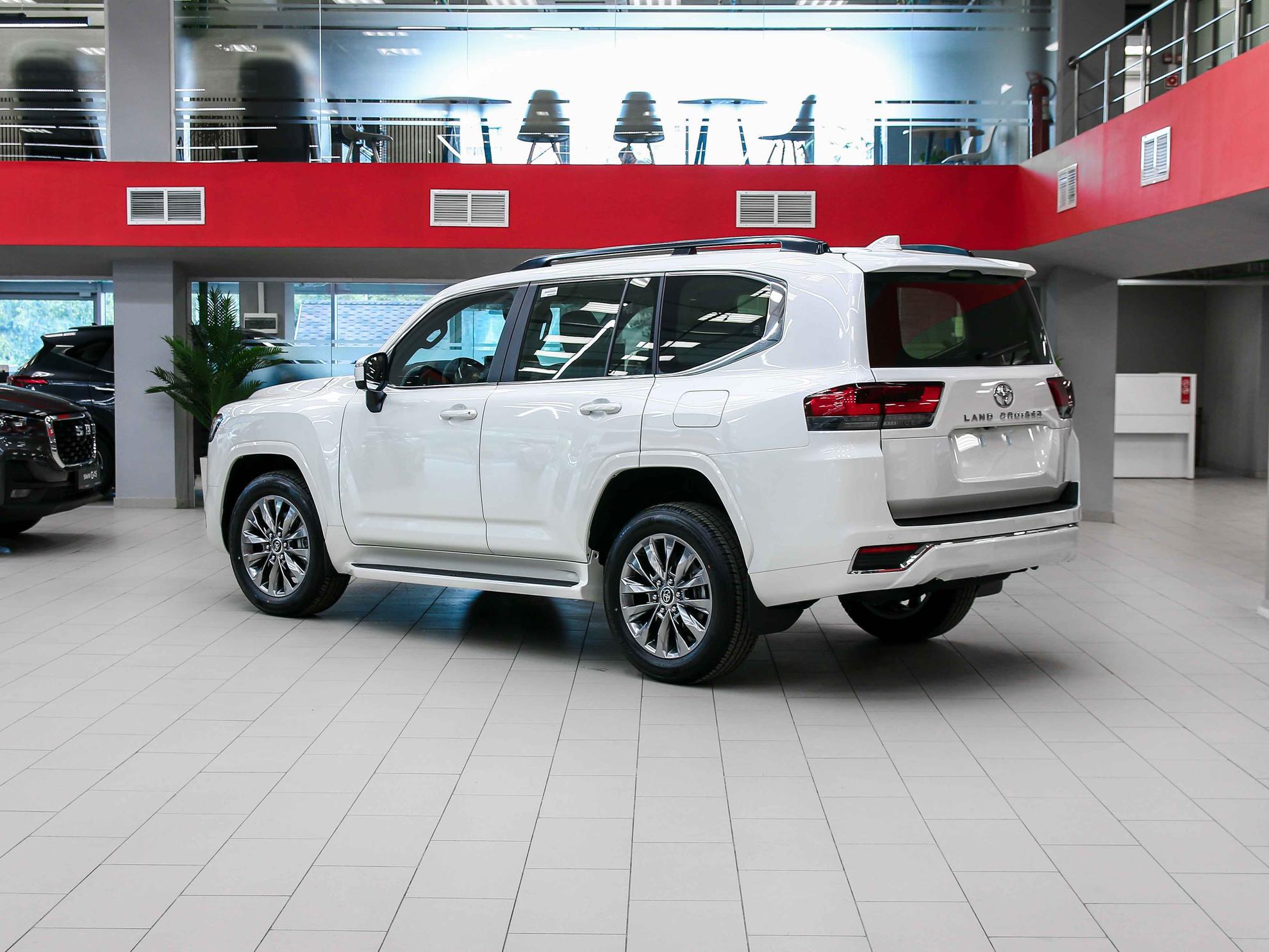 Toyota Land Cruiser 2026, белый, ДЦ Орехово