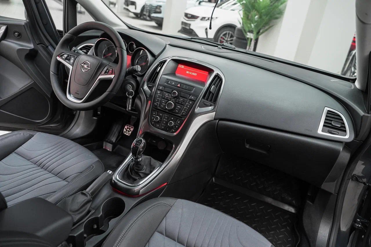 Opel Astra 2013, серый, ДЦ Орехово