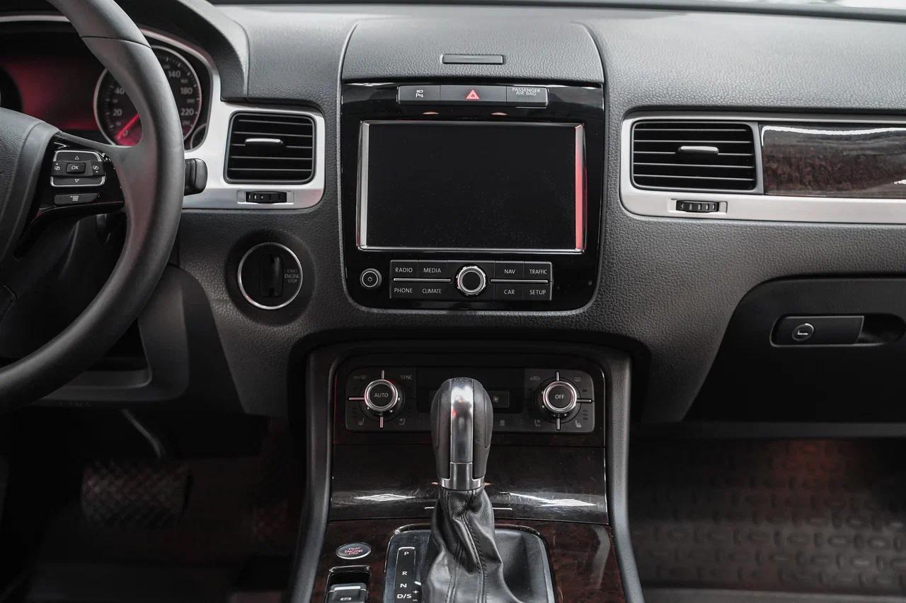 Volkswagen Touareg 2013, черный, ДЦ Орехово