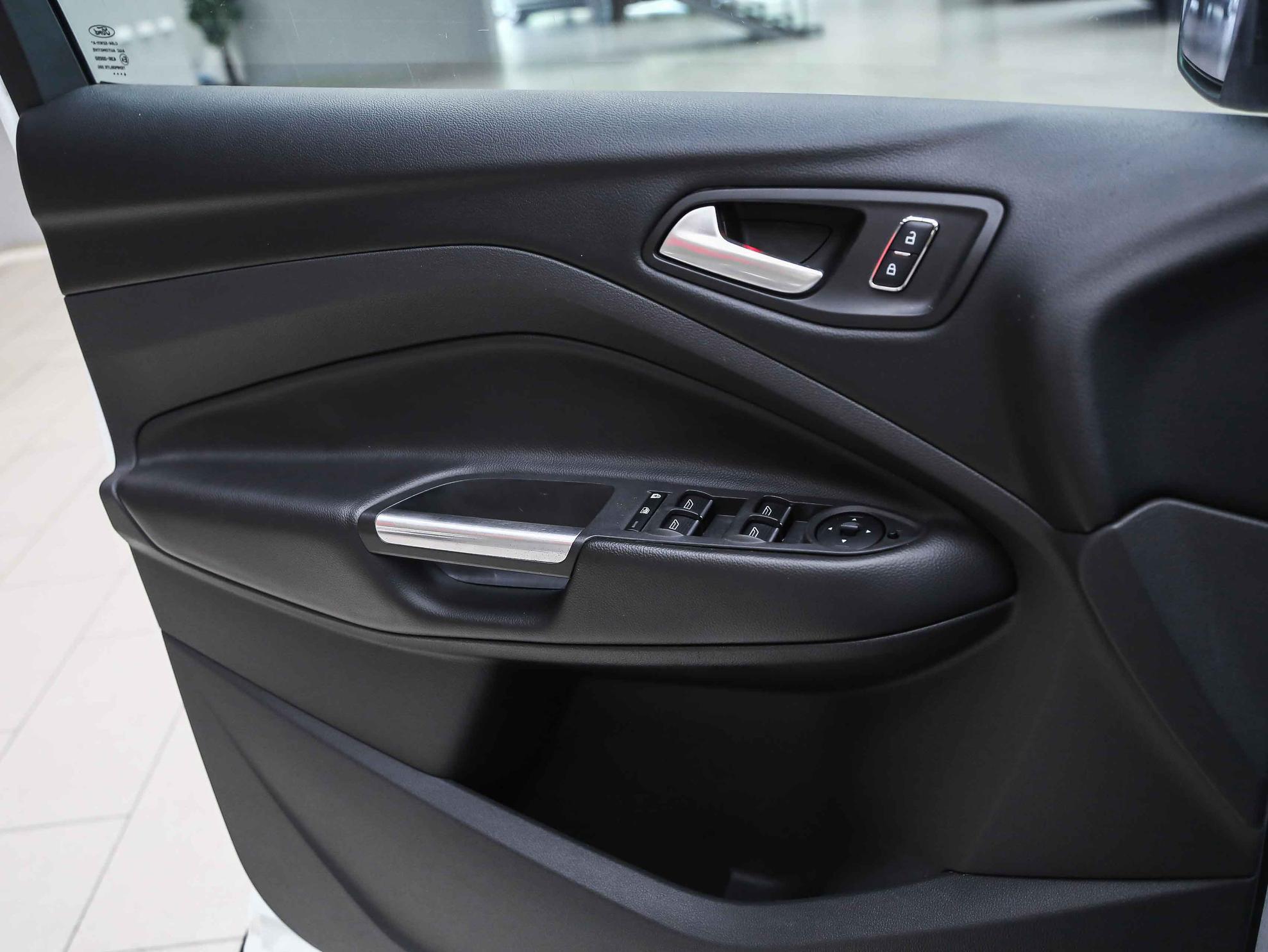 Ford Kuga 2015, белый, ДЦ Орехово