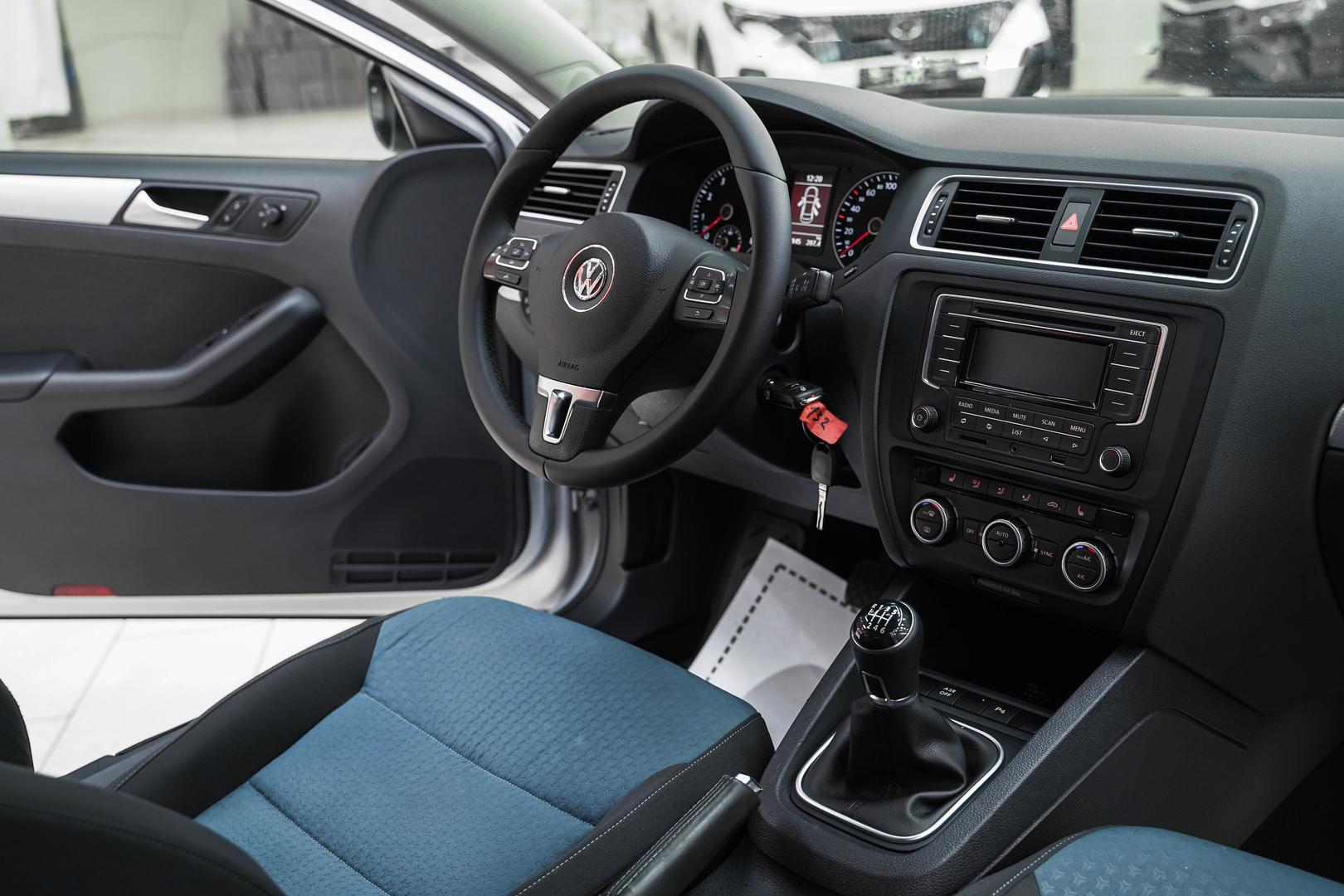 Volkswagen Jetta 2013, серебряный, ДЦ Орехово