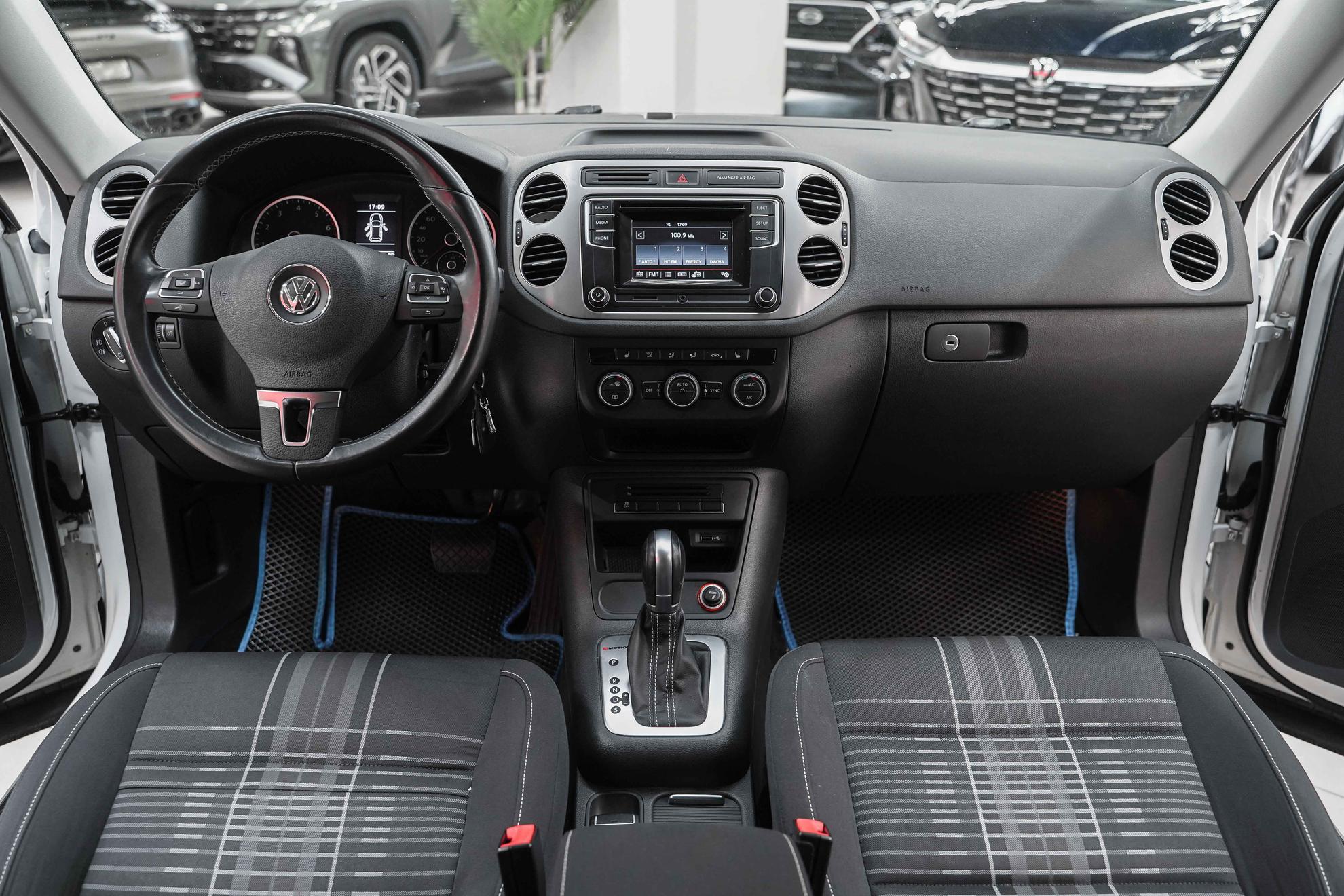 Volkswagen Tiguan 2016, белый, ДЦ Орехово