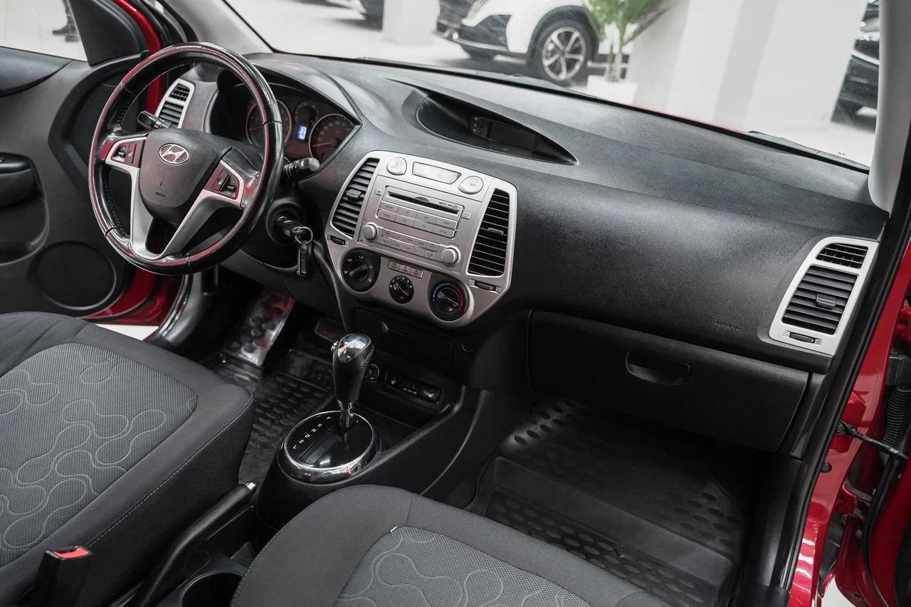 Hyundai i20 2010, красный, ДЦ Орехово